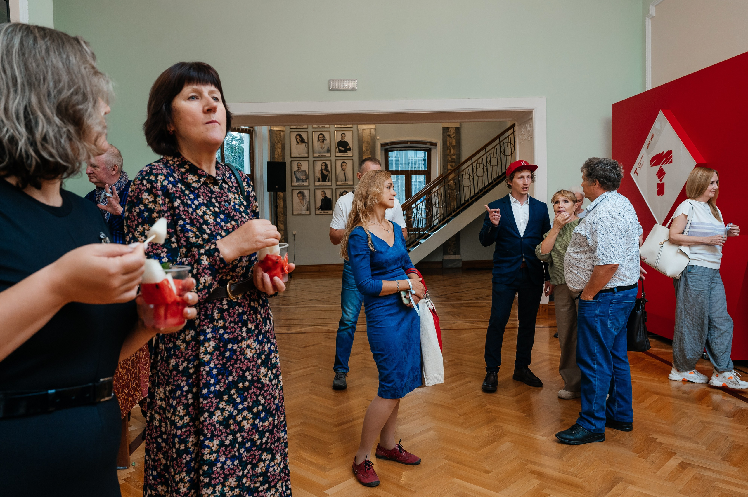 Открытие выставки Кати Васильевой в Молодежном театре. Wedding and family photographer USA