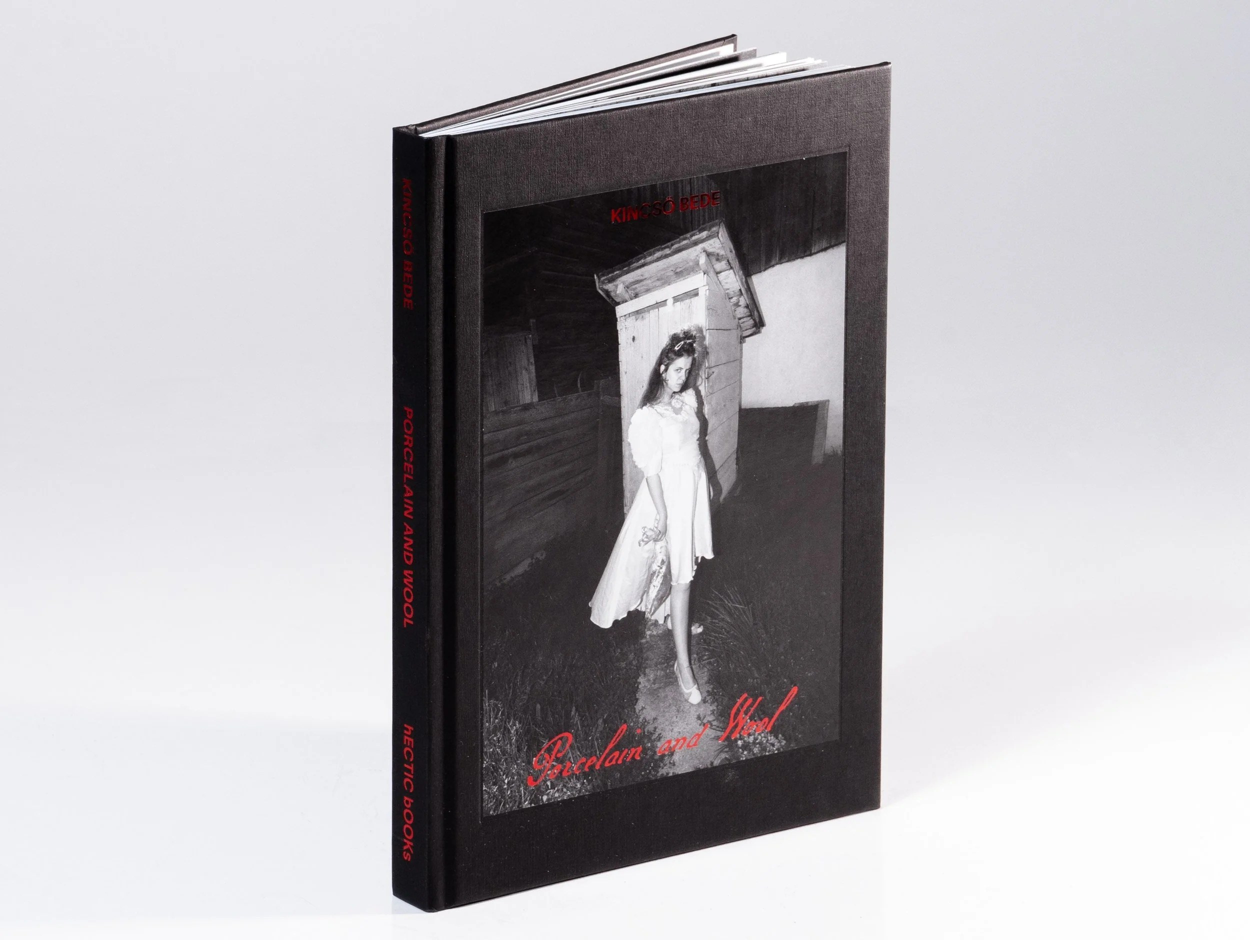 ОБЗОР АКТУАЛЬНЫХ ФОТОКНИГ: Porcelain and Wool. Самоорганизация Низина