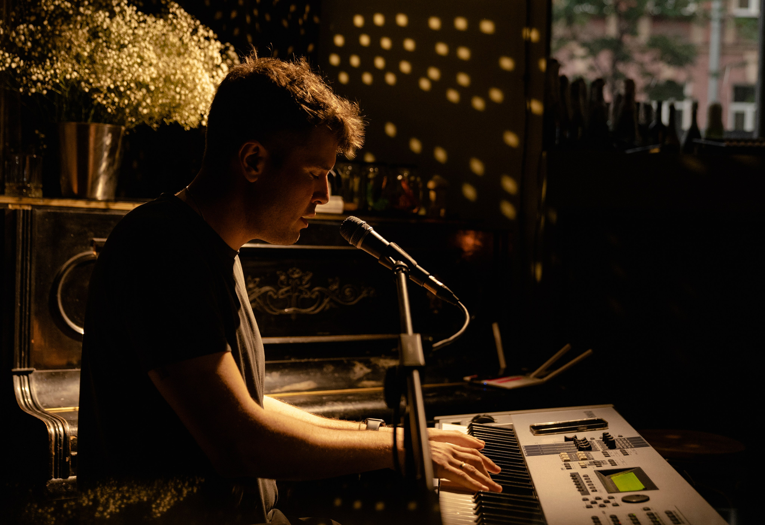 Pavel Artemiev (Artemiev Band). Cabaret SHUM. Фотограф Ирина Соколенко Санкт-Петербург