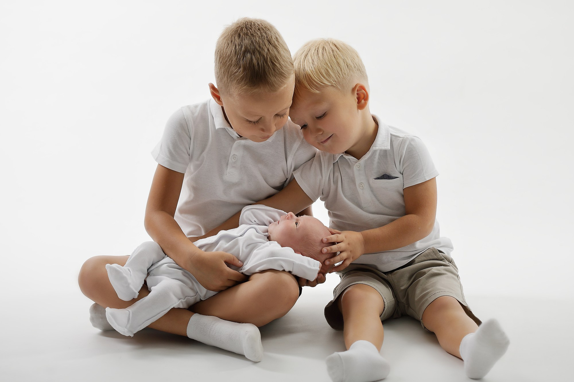 Семейные фотосессии в студии. Свадебный и семейный фотограф и видеограф в Екатеринбурге Полянские Тимур и Анастасия