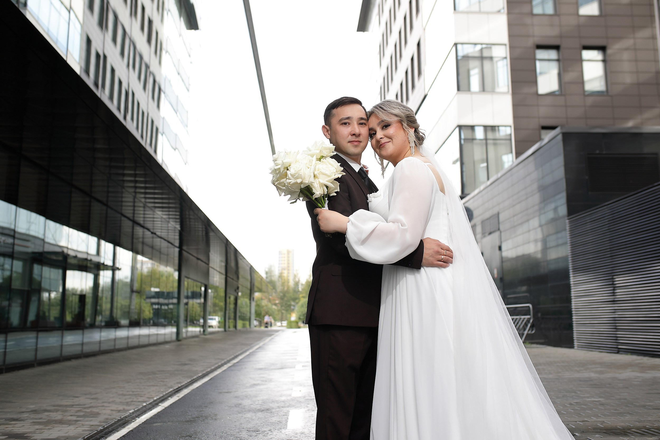 свадебная фотосессия молодоженов в Екатеринбурге клевер парк