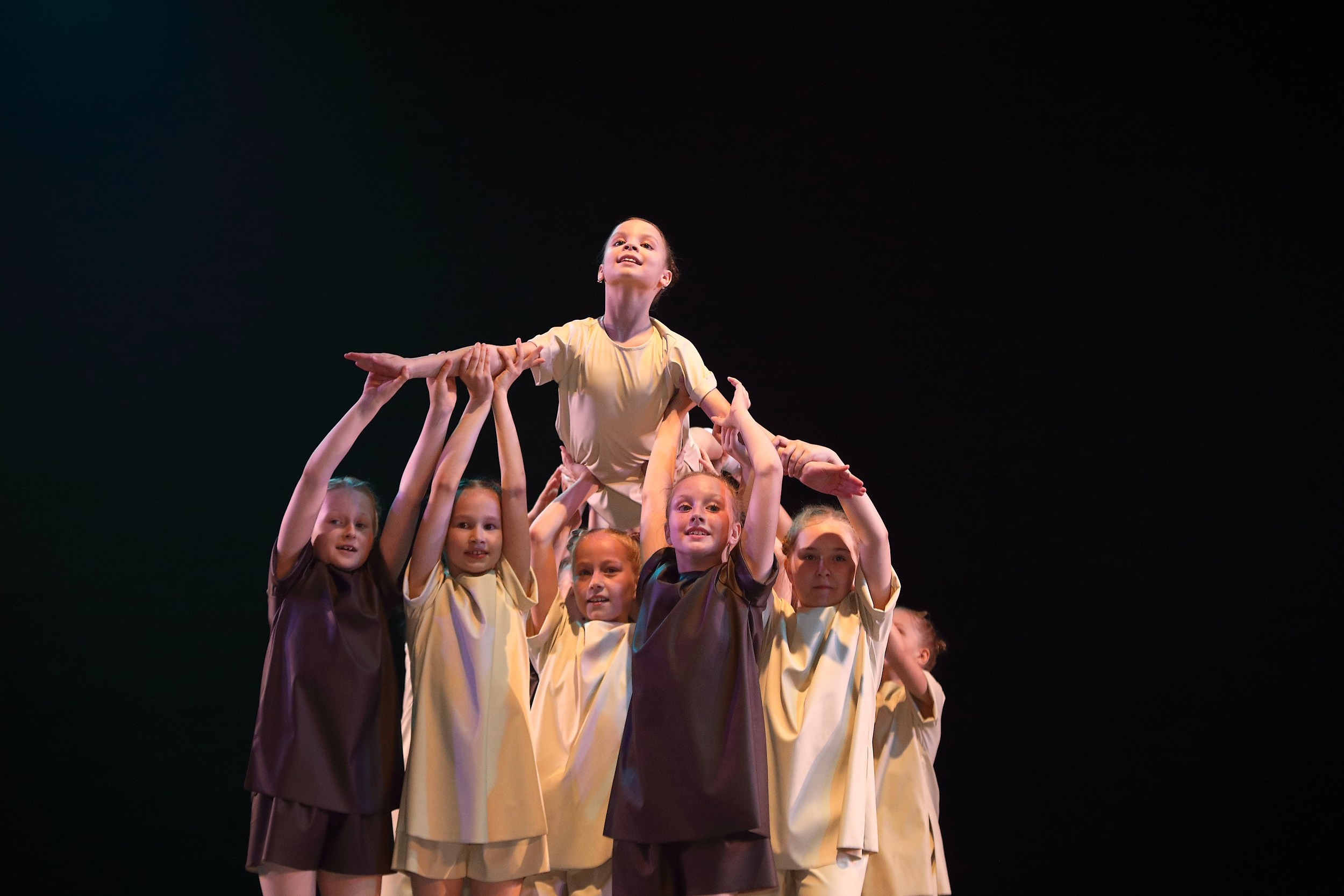 Репортажная фотосессия сцены. Свадебный и семейный фотограф и видеограф в Екатеринбурге Полянские Тимур и Анастасия