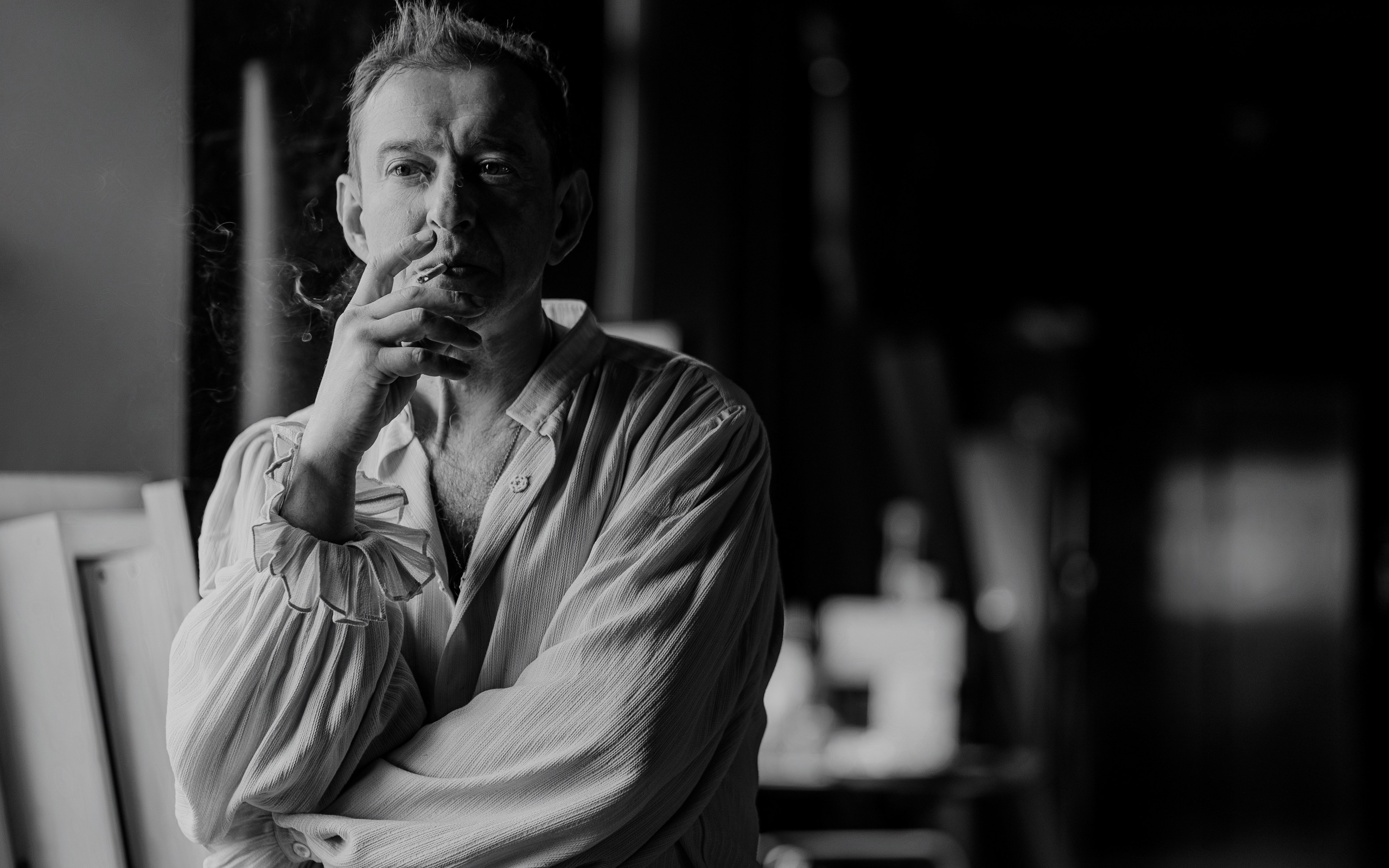 I am Diana, a portrait photographer. I take pictures around the world