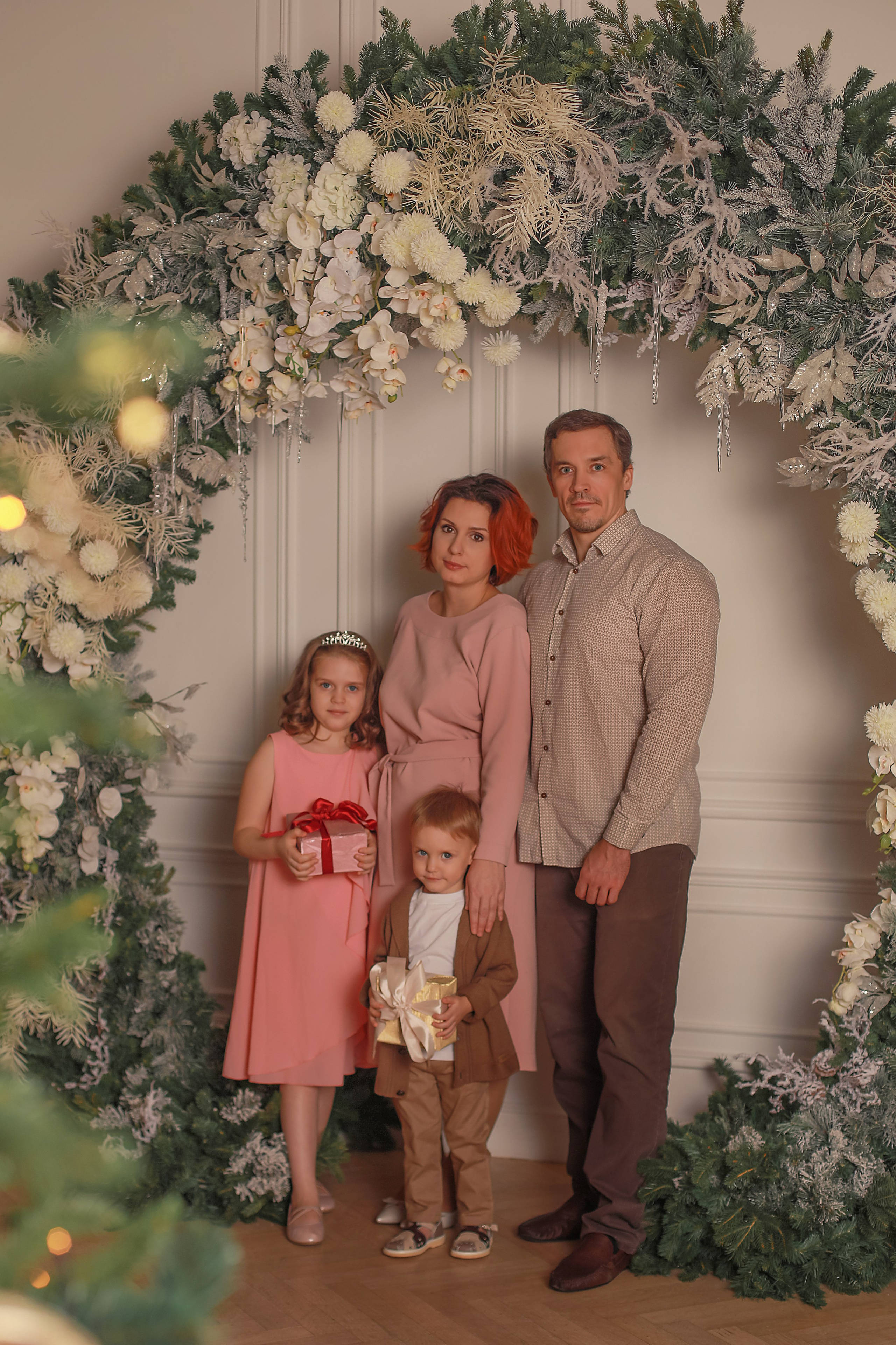 Новый год зал Ника. Фотограф Юлия Рязанова Москва семейный и детский