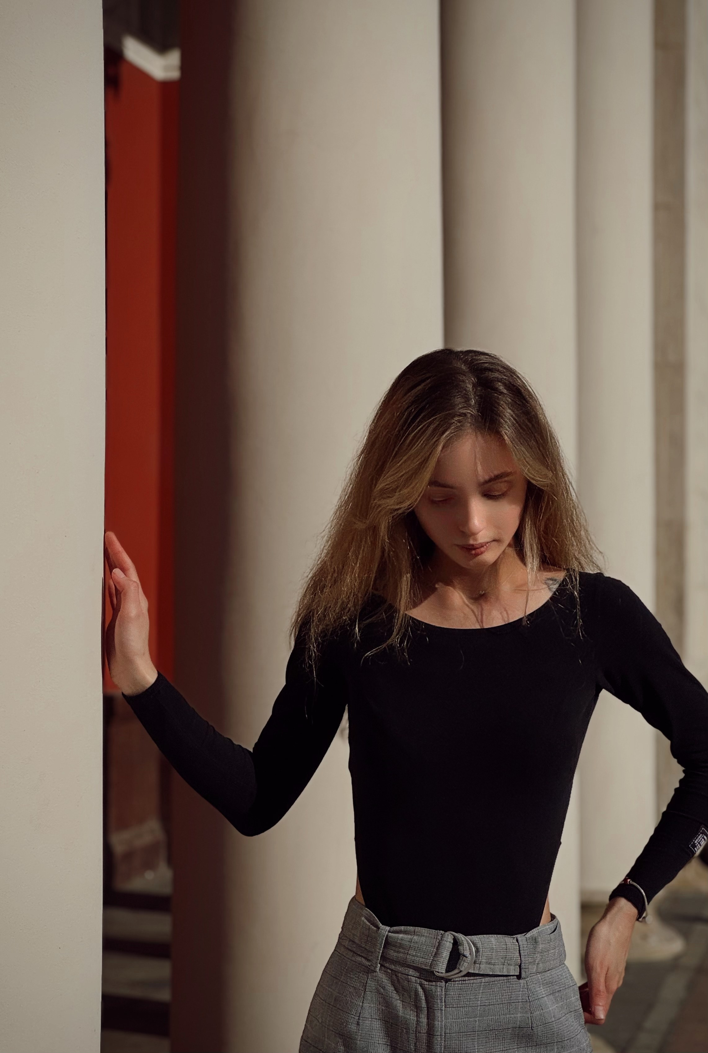 Среди колонн. Фотограф видеограф в Москве и Московской области Саша Секрет