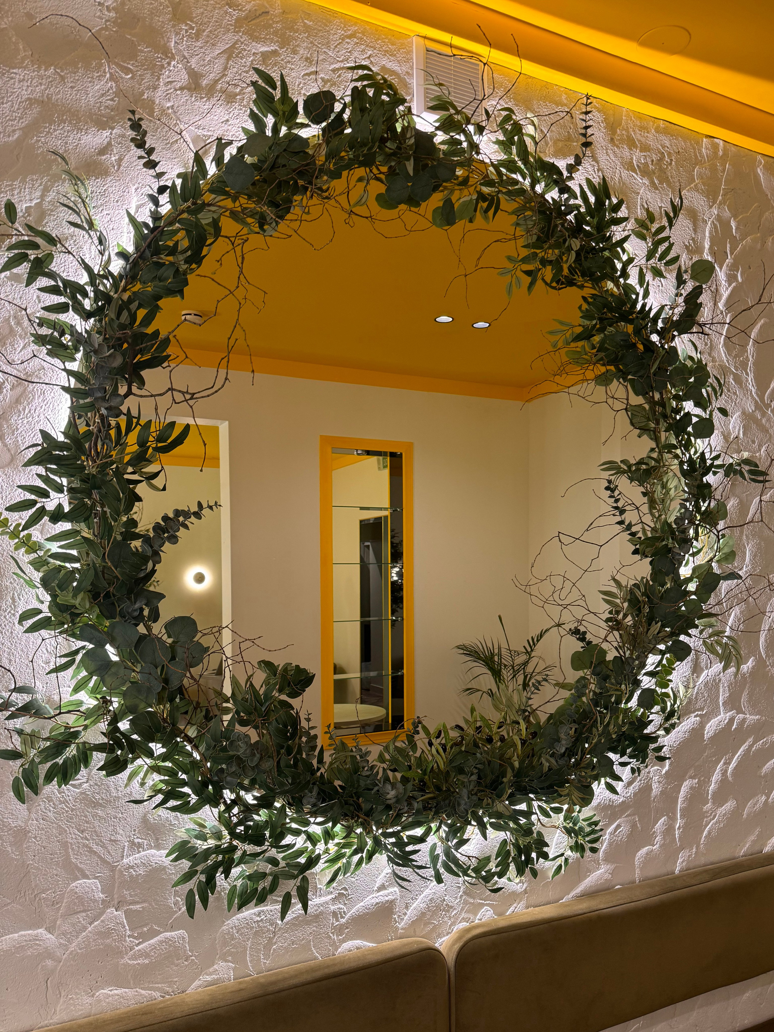 Декор заведений. Декоратор в Минске Алёна Шевелёва. Оформление входных групп осень/зима. Декор заведений