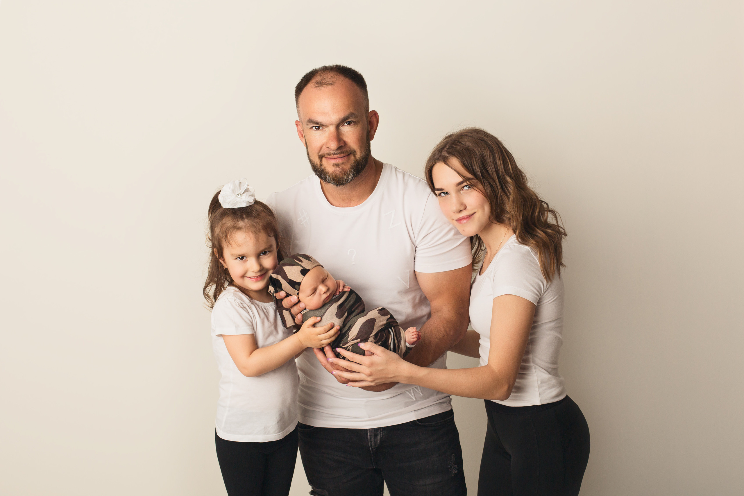 Семья. Фотограф беременности, новорождённых и деток до года в Актау