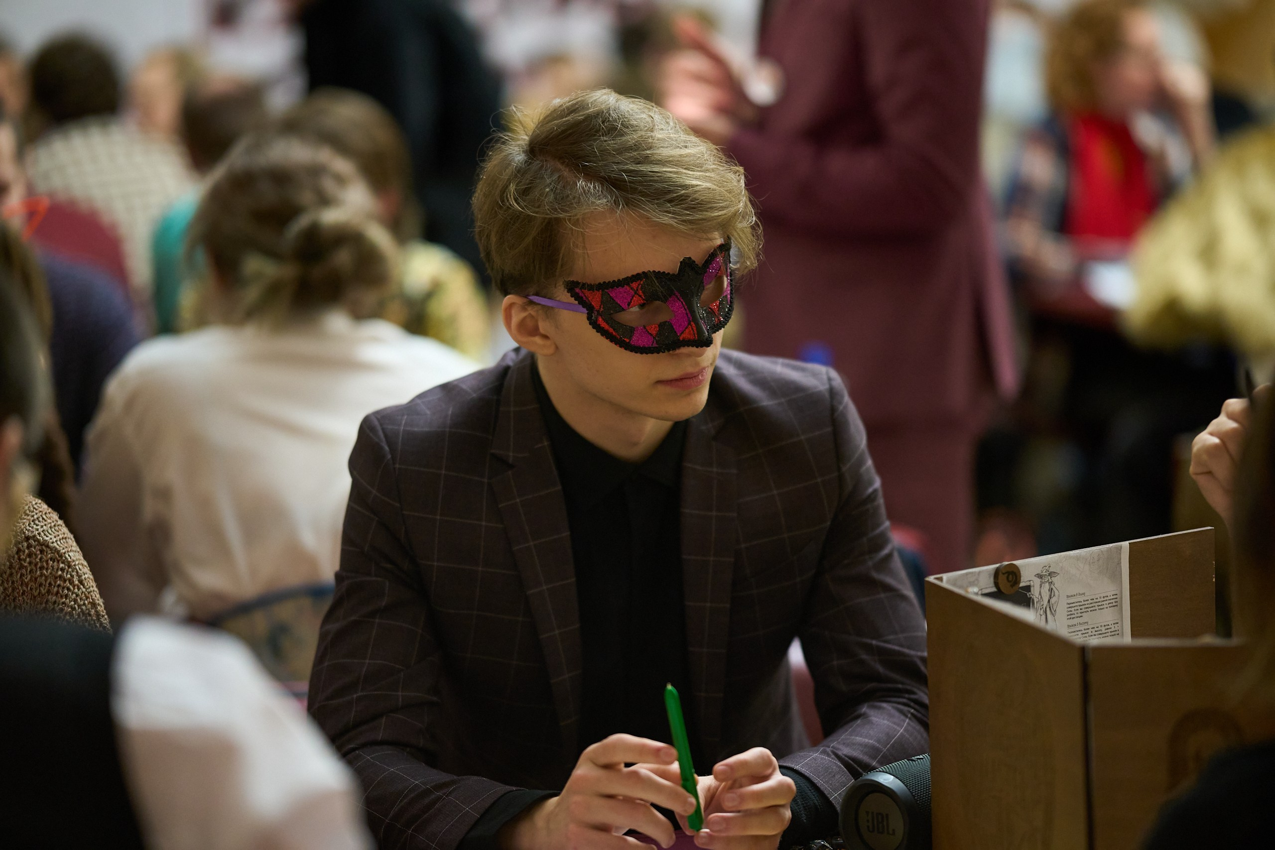 Мантикон V (2025). Фотографирует красивое Денис Горностаев