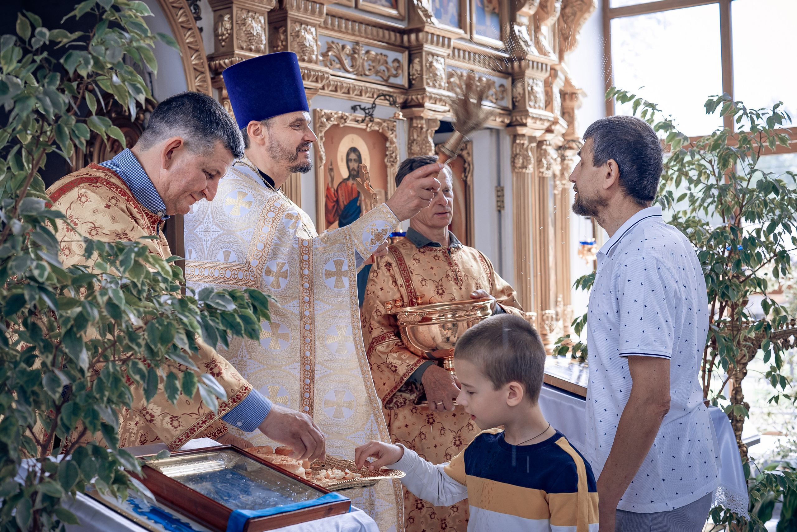 Воскресная служба в Рождественско-Николаевском храме. Фотографы крещения/венчания  Красноярск Татьяна и Вячеслав Переваловы