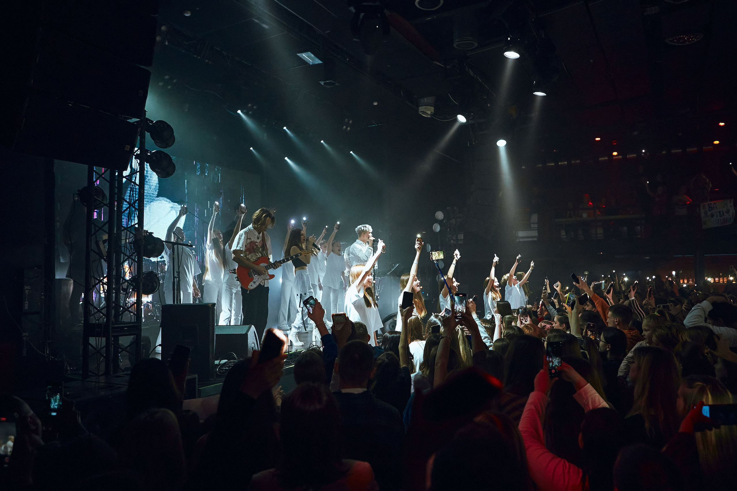 Ваня Дмитриенко «НА ОДНОЙ ОРБИТЕ ТУР». Андрей Цветков — репортажный, свадебный и портретный фотограф в Санкт-Петербурге