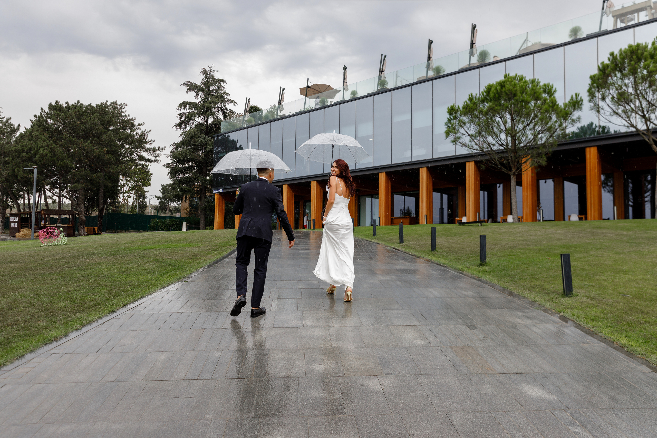 Прогулка под дождем. Анонс свадьбы Русланы и Евгения. Свадебный фотограф в Крыму и Севастополе Ольга Баскакова