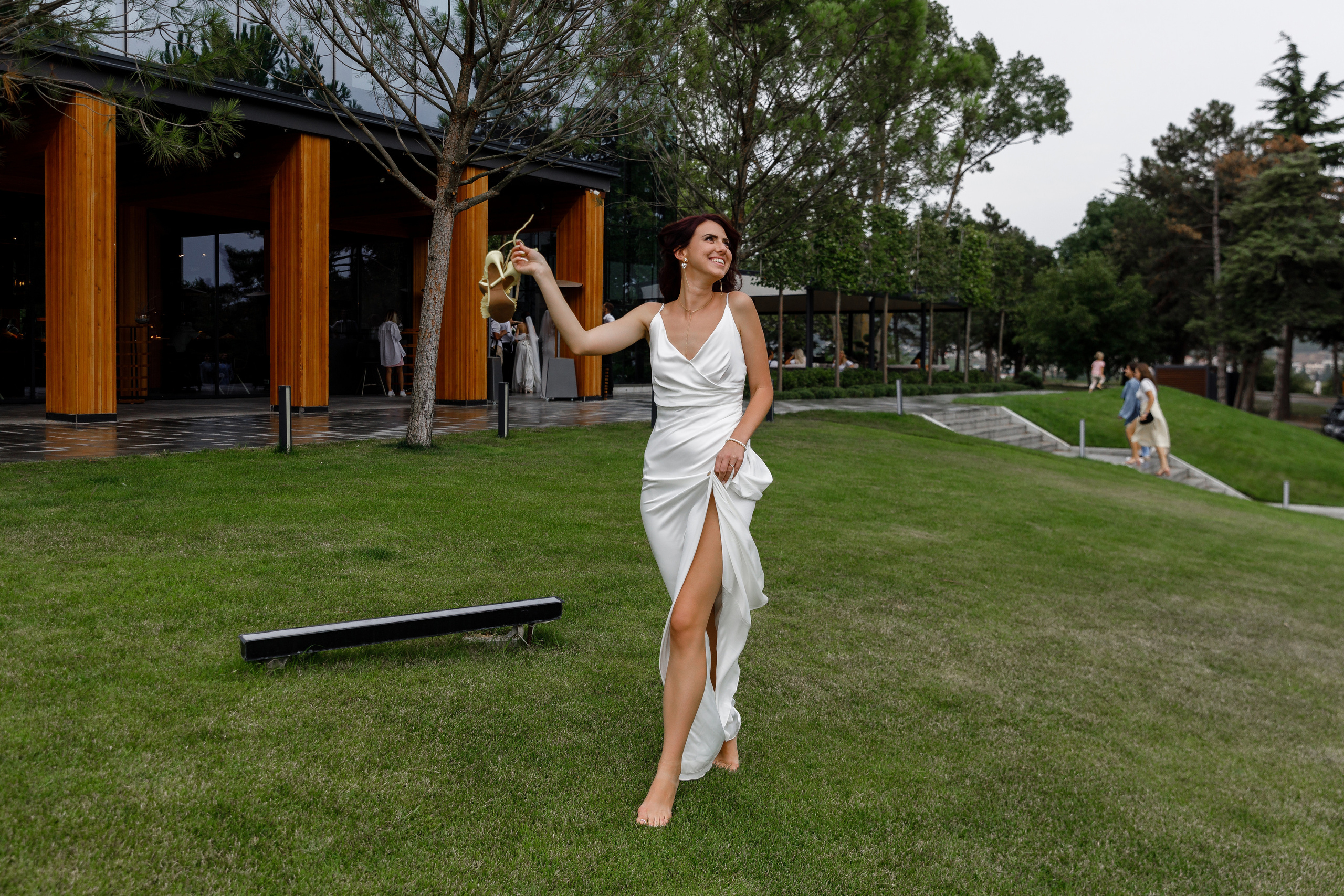 Прогулка под дождем. Анонс свадьбы Русланы и Евгения. Свадебный фотограф в Крыму и Севастополе Ольга Баскакова