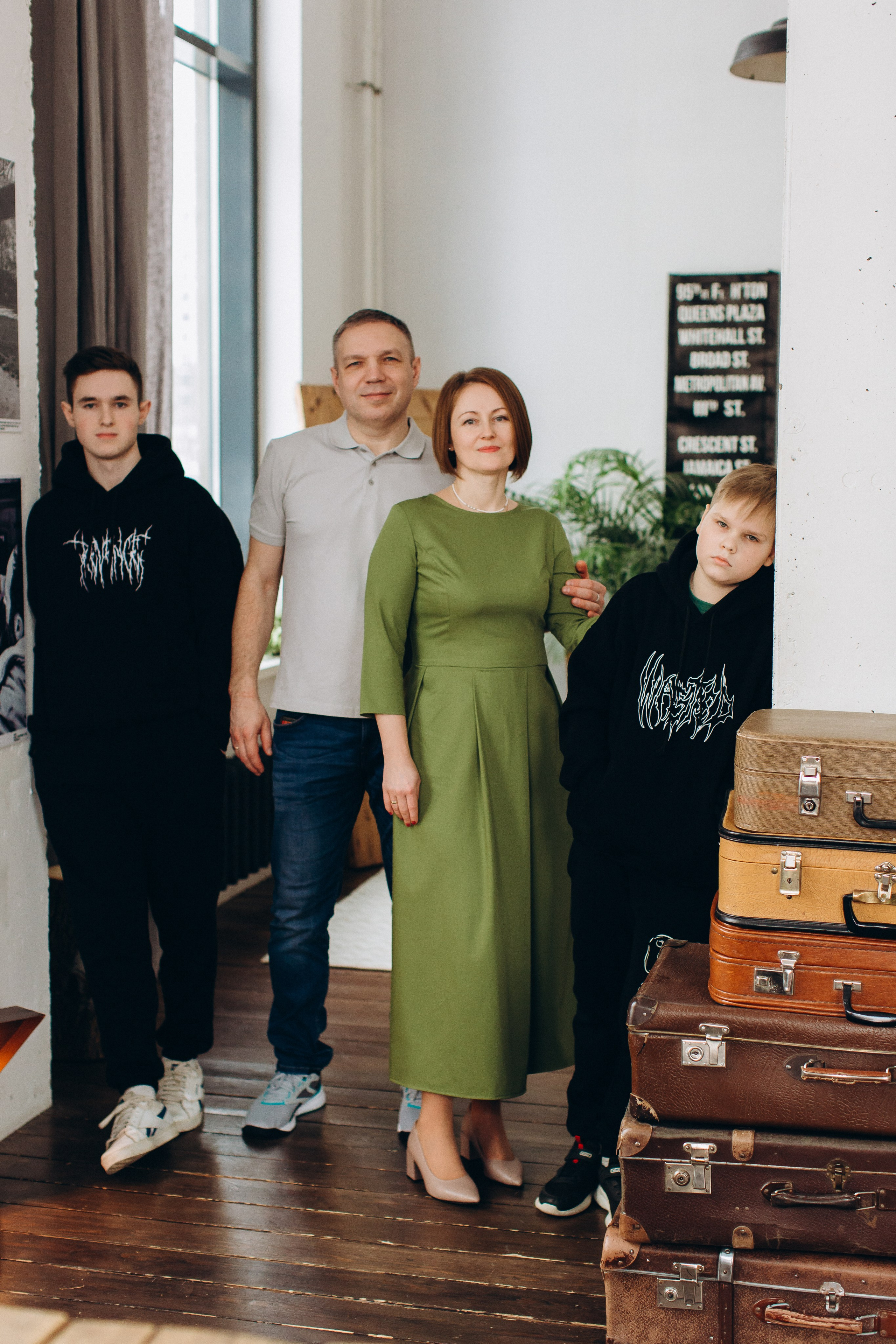 Семейная фотосессия в студии для Елены и ее семьи. Семейный, детский и школьный фотограф в Москве Рудницкая Анна