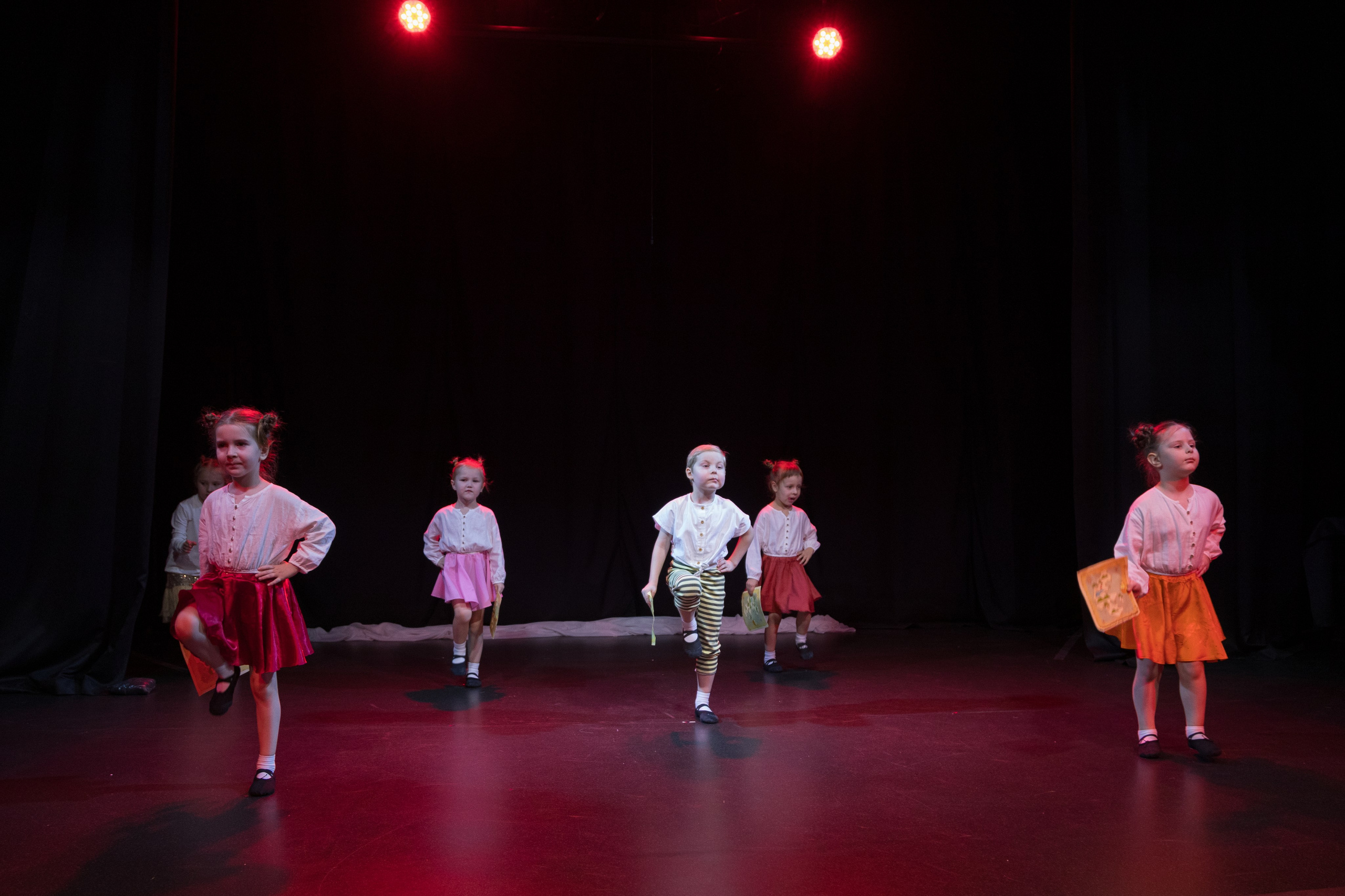 Отчетный танцевальный концерт детей 2-7 лет. Детский и контент фотограф Надя Волкова Санкт-Петербург