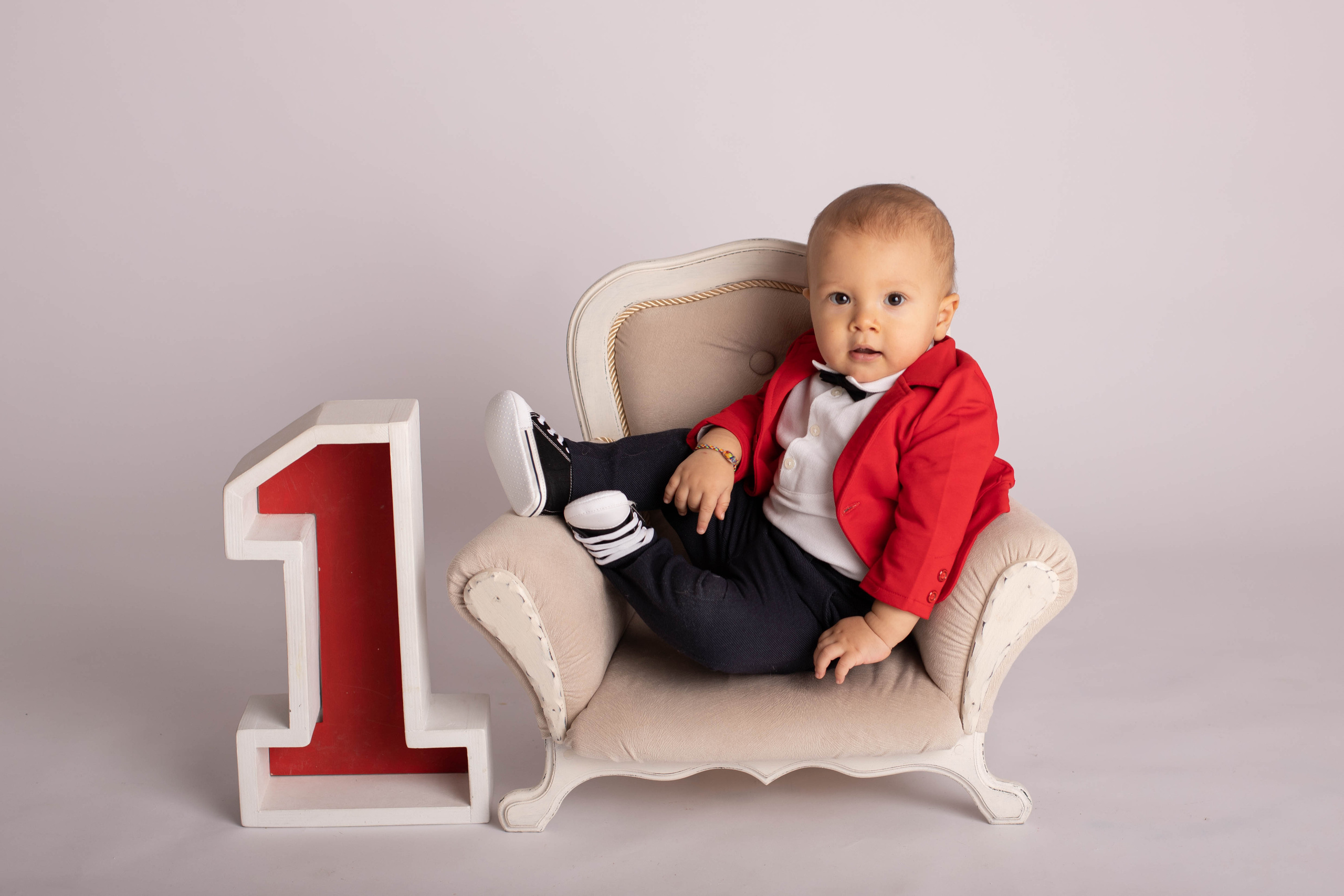 От 9 месяцев  - Фотограф новорожденных: магия детства в каждом снимке. Фотограф новорожденных: волшебные моменты первых дней жизни