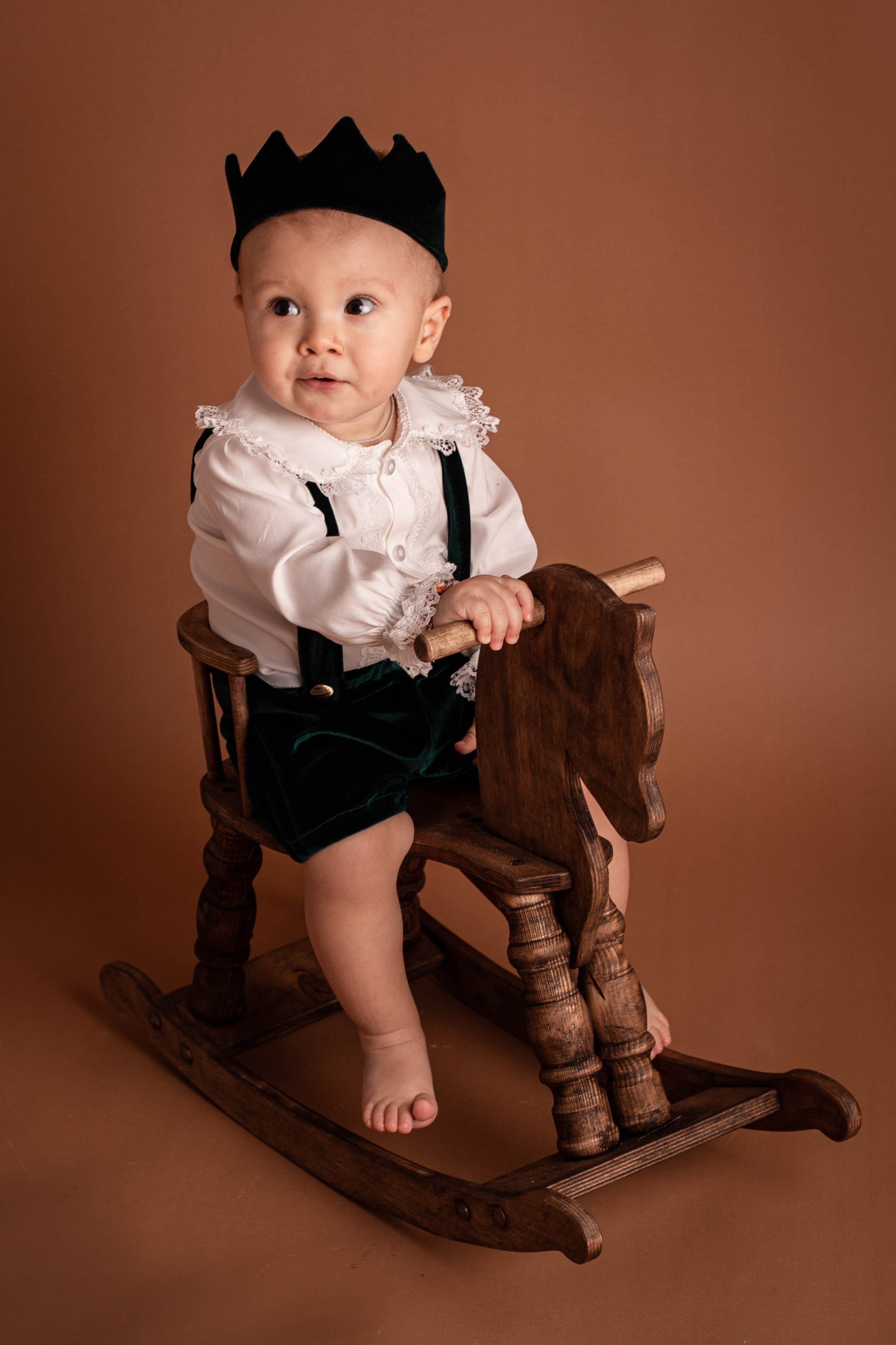 От 9 месяцев  - Фотограф новорожденных: магия детства в каждом снимке. Фотограф новорожденных: волшебные моменты первых дней жизни