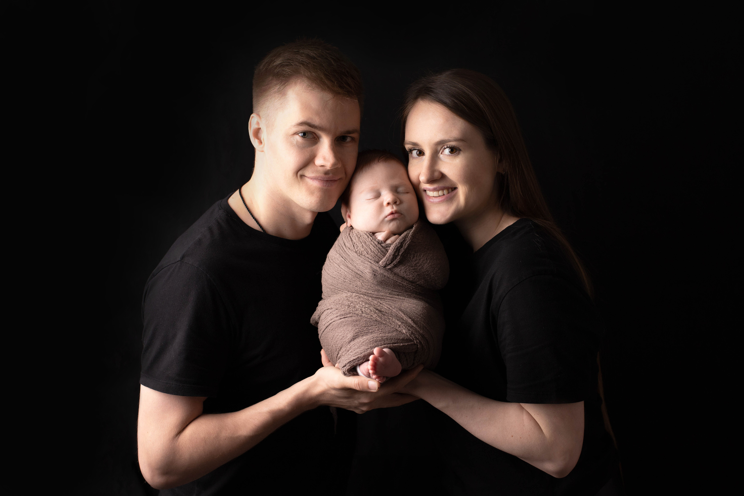 Портфолио Семья - Фотограф новорожденных: моменты счастья и связи. Фотограф новорожденных: волшебные моменты первых дней жизни