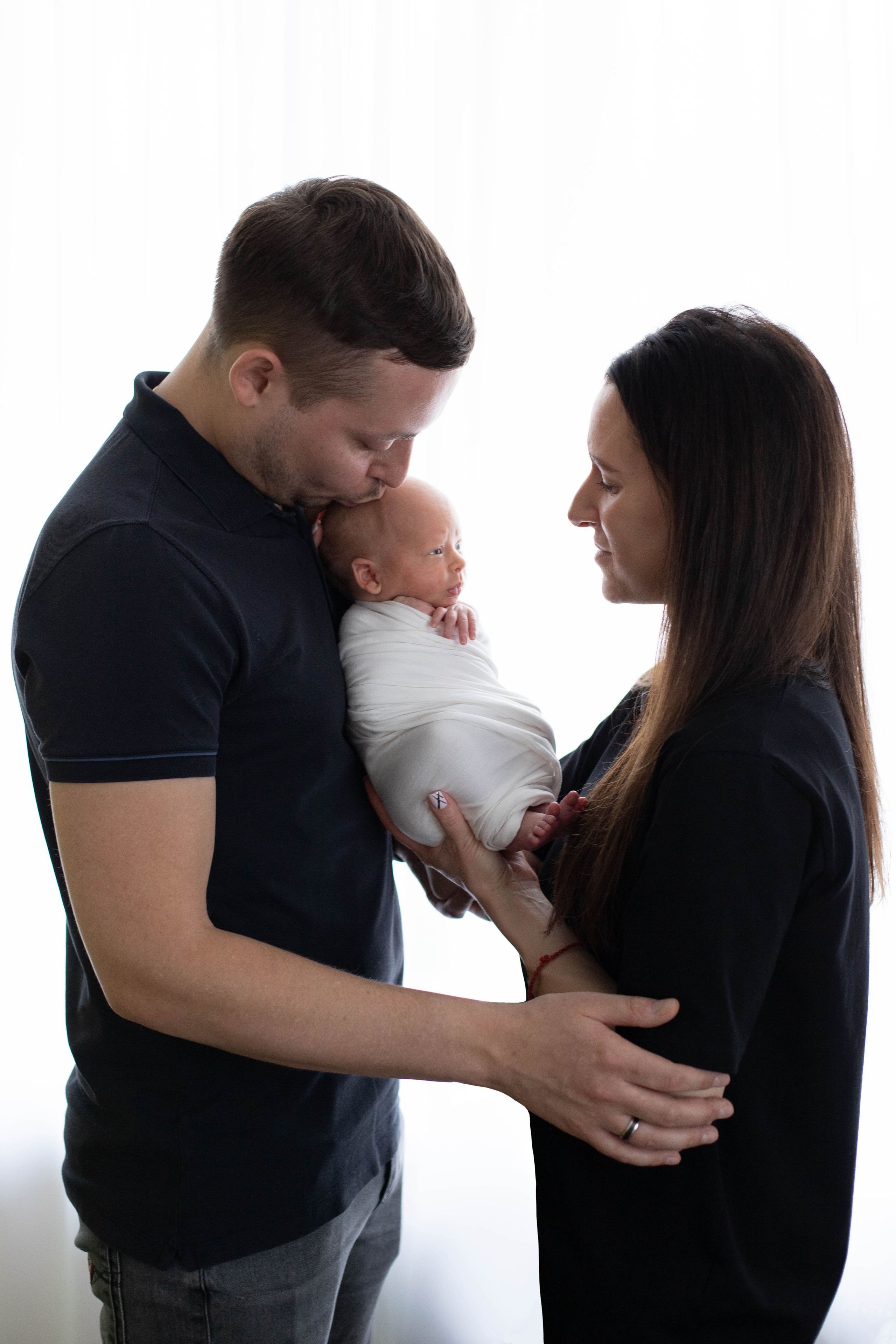 Портфолио Семья - Фотограф новорожденных: моменты счастья и связи. Фотограф новорожденных: волшебные моменты первых дней жизни