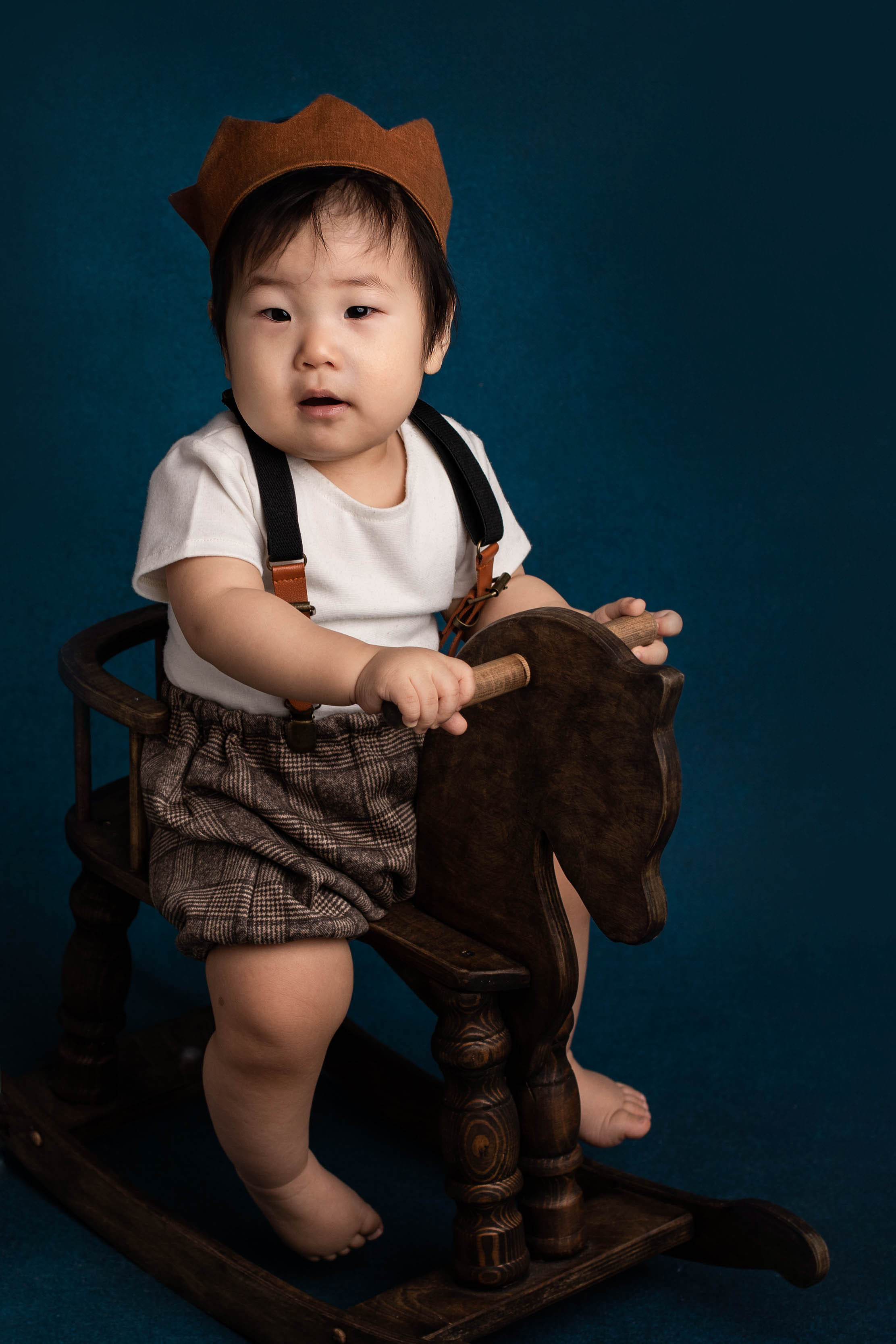 От 9 месяцев  - Фотограф новорожденных: магия детства в каждом снимке. Фотограф новорожденных: волшебные моменты первых дней жизни