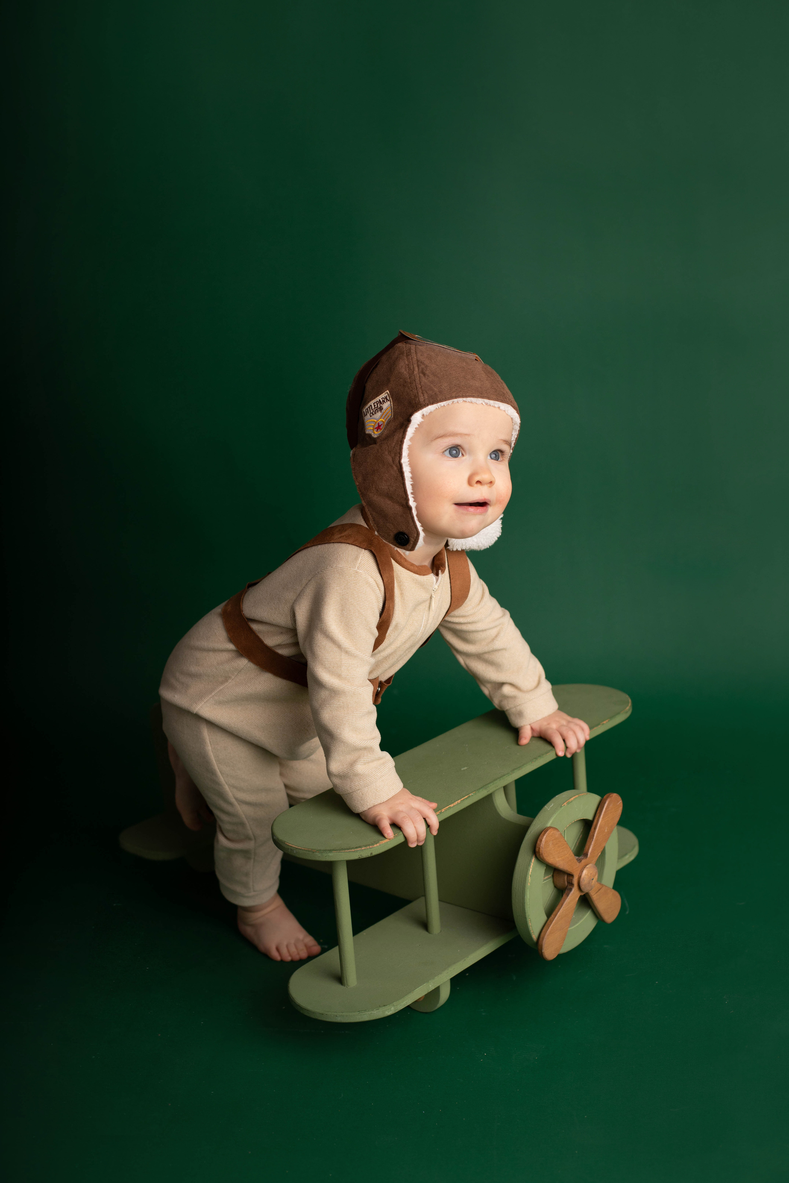 От 9 месяцев  - Фотограф новорожденных: магия детства в каждом снимке. Фотограф новорожденных: волшебные моменты первых дней жизни