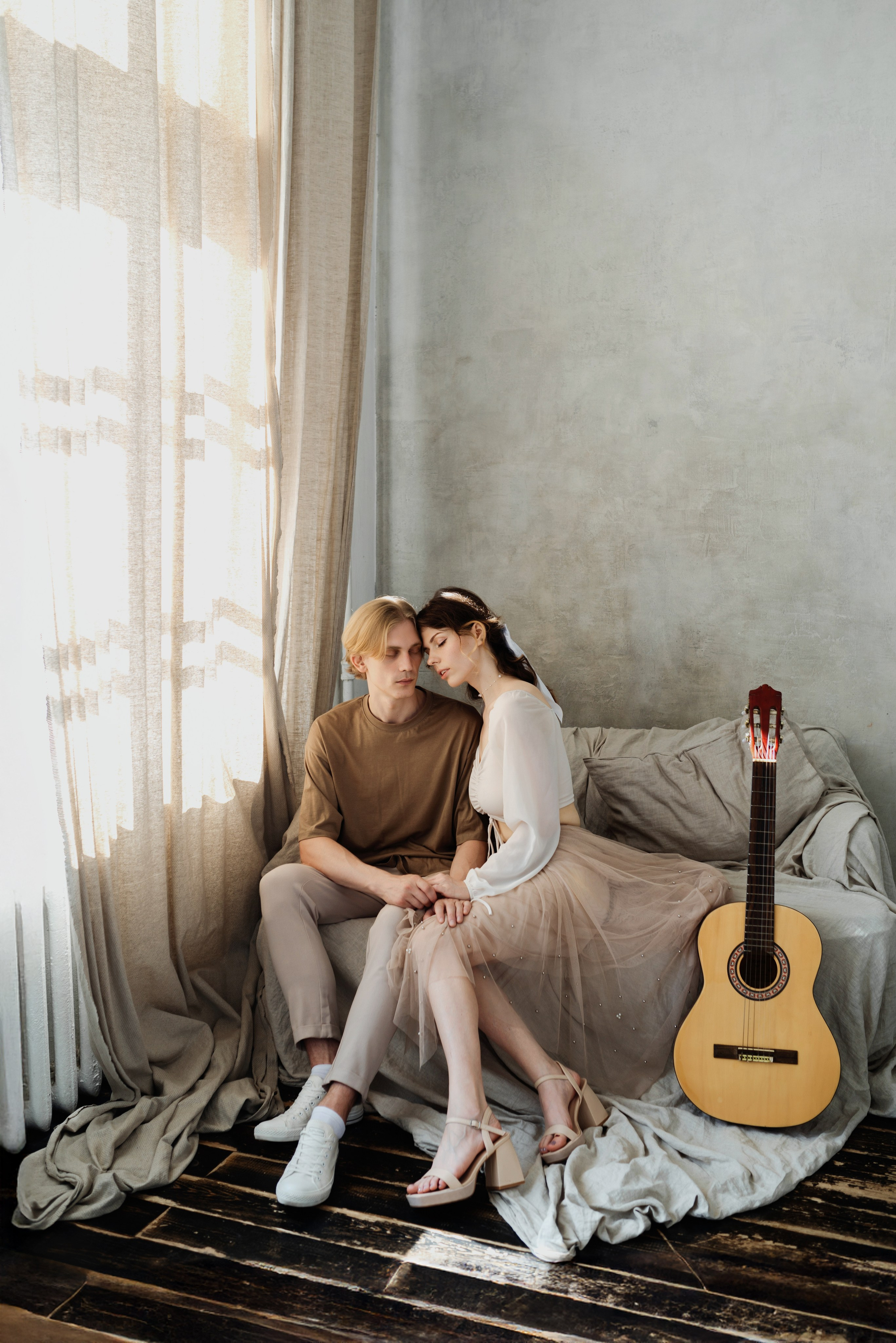 Карина и Женя. Студия Indoor. Свадебный фотограф в городе Минск Крохмалюк Анна