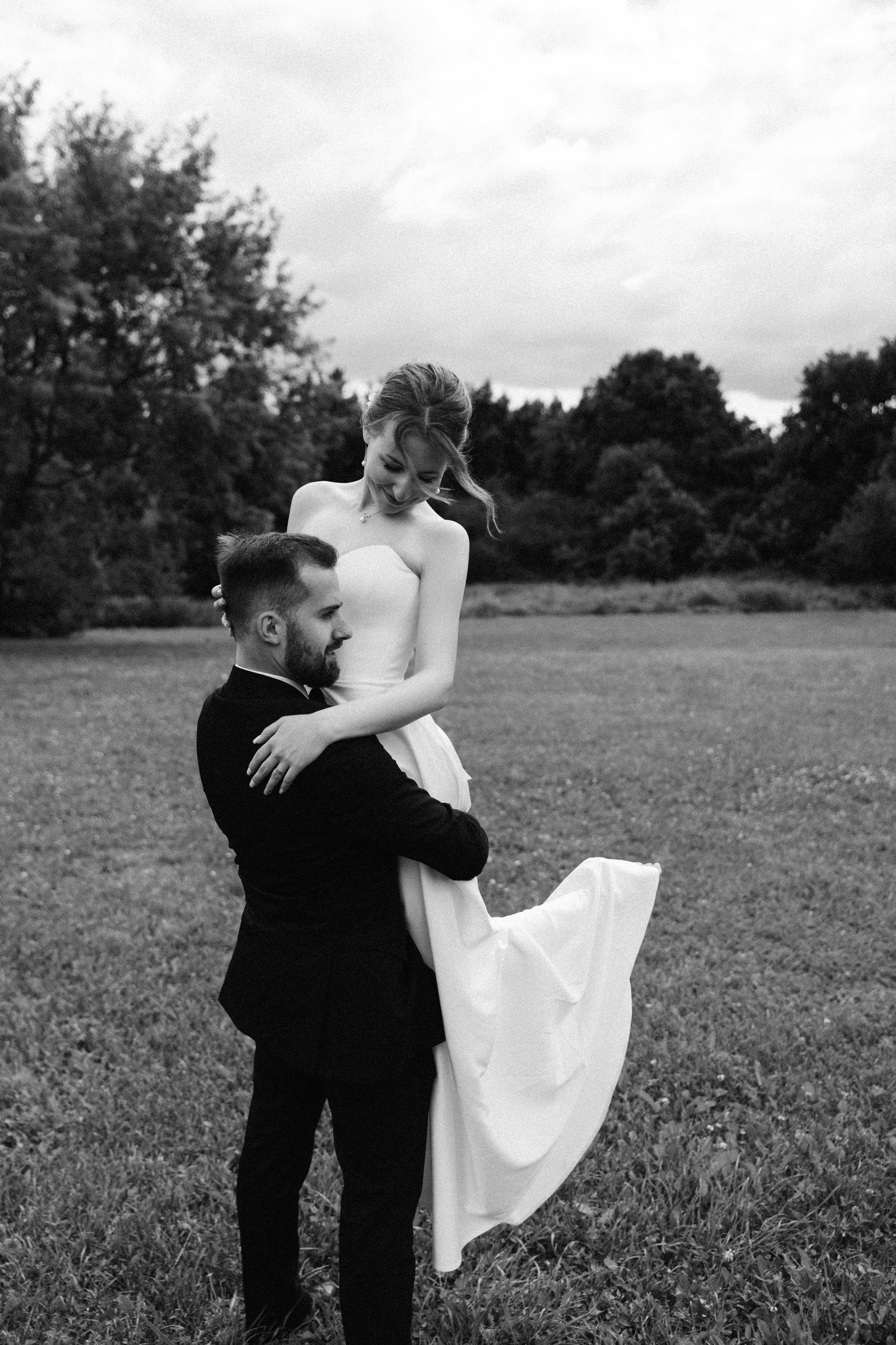 Анонс свадебных фотографий Артема и Натальи в Парке Коломенское. Свадебный фотограф Домодедово Москва Катерина Алехина