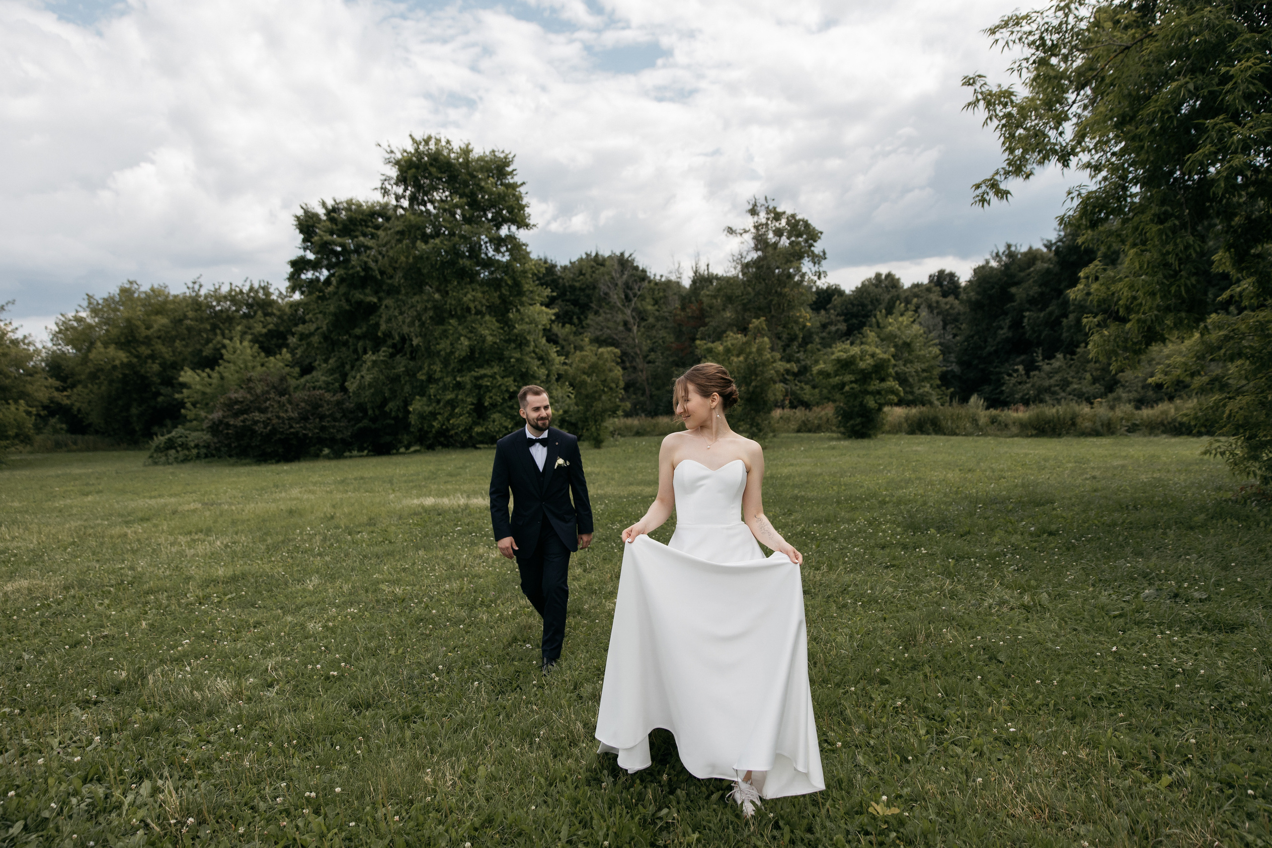 Анонс свадебных фотографий Артема и Натальи в Парке Коломенское. Свадебный фотограф Домодедово Москва Катерина Алехина