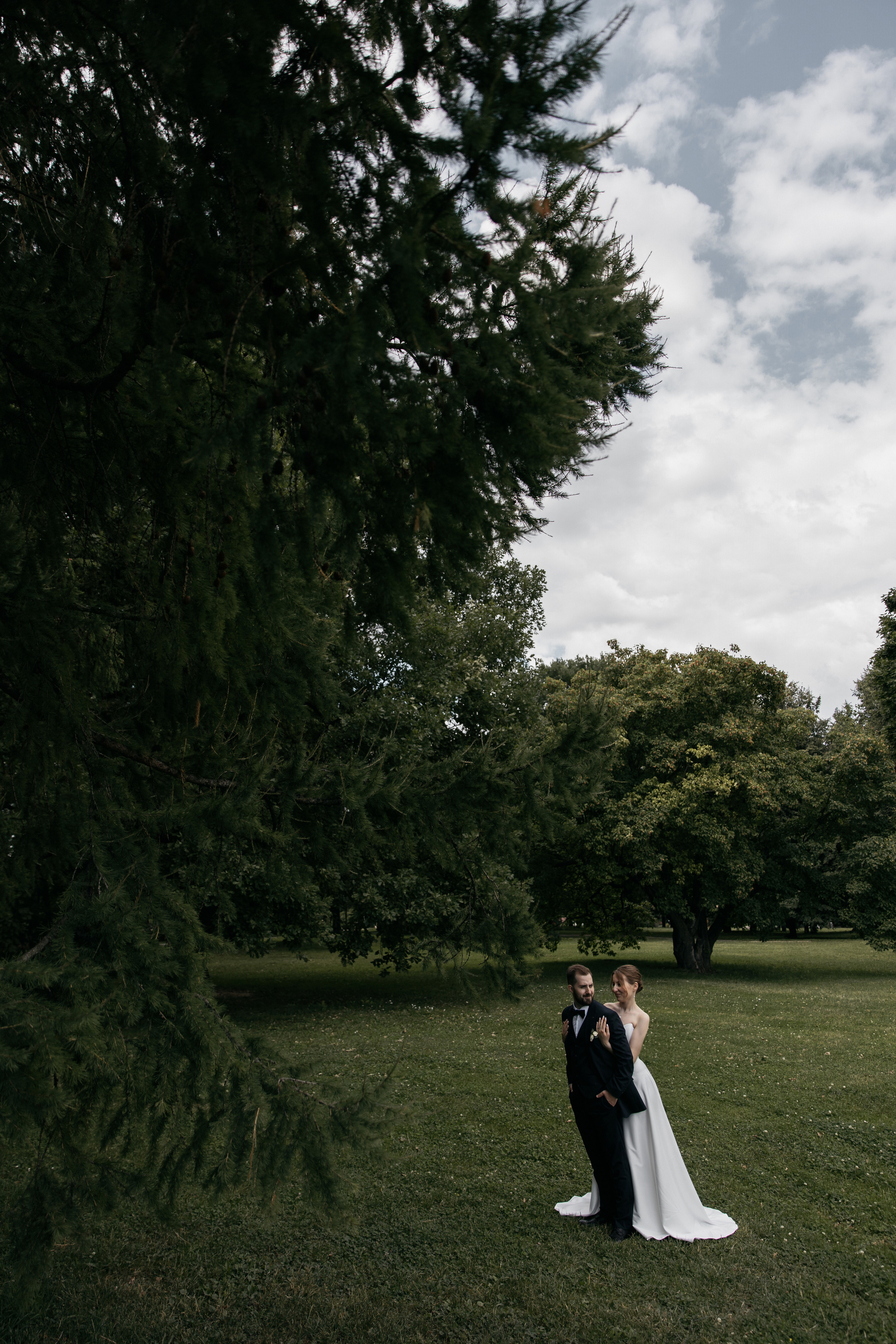 Анонс свадебных фотографий Артема и Натальи в Парке Коломенское. Свадебный фотограф Домодедово Москва Катерина Алехина