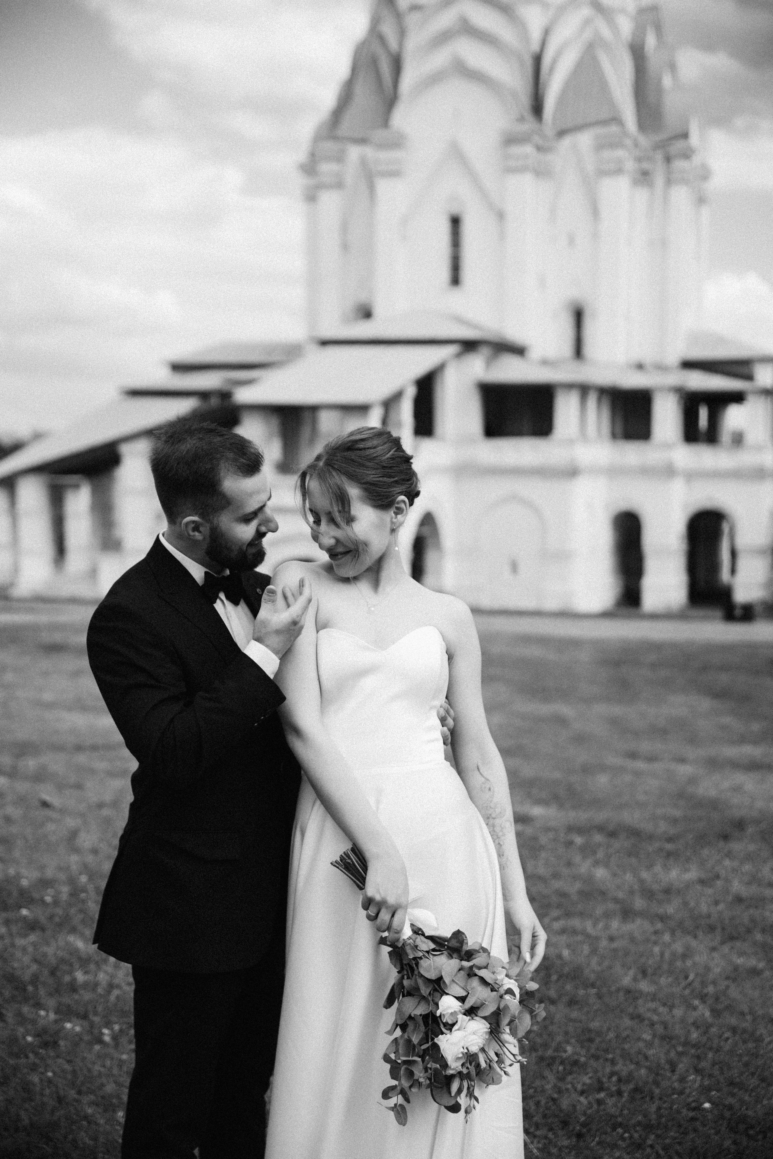 Анонс свадебных фотографий Артема и Натальи в Парке Коломенское. Свадебный фотограф Домодедово Москва Катерина Алехина