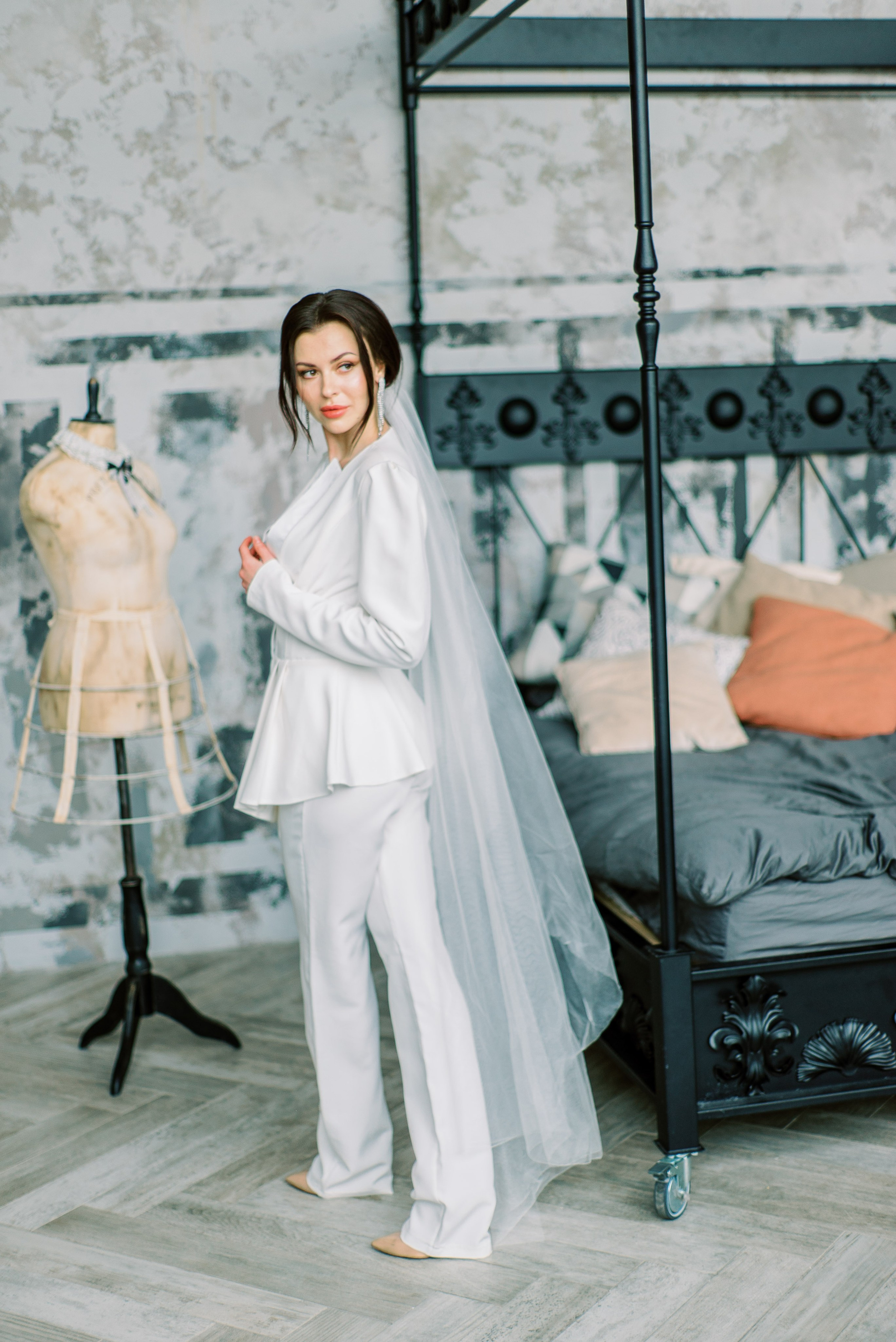 Свадебная зимняя фотосессия, со сборами в студии