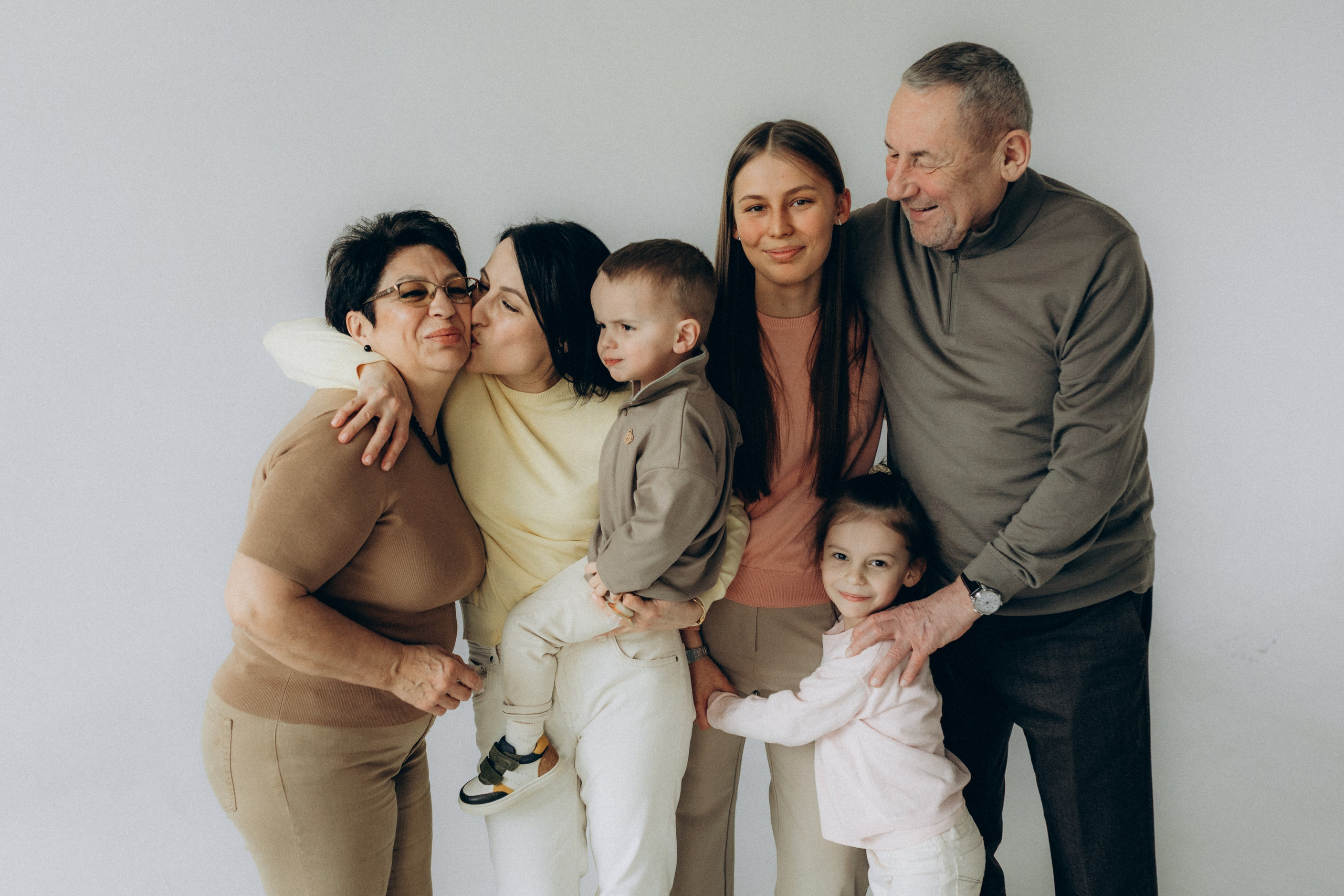 Семейная съёмка на циклораме. Фотограф НОГИНСК, Москва, Анастасия Белая