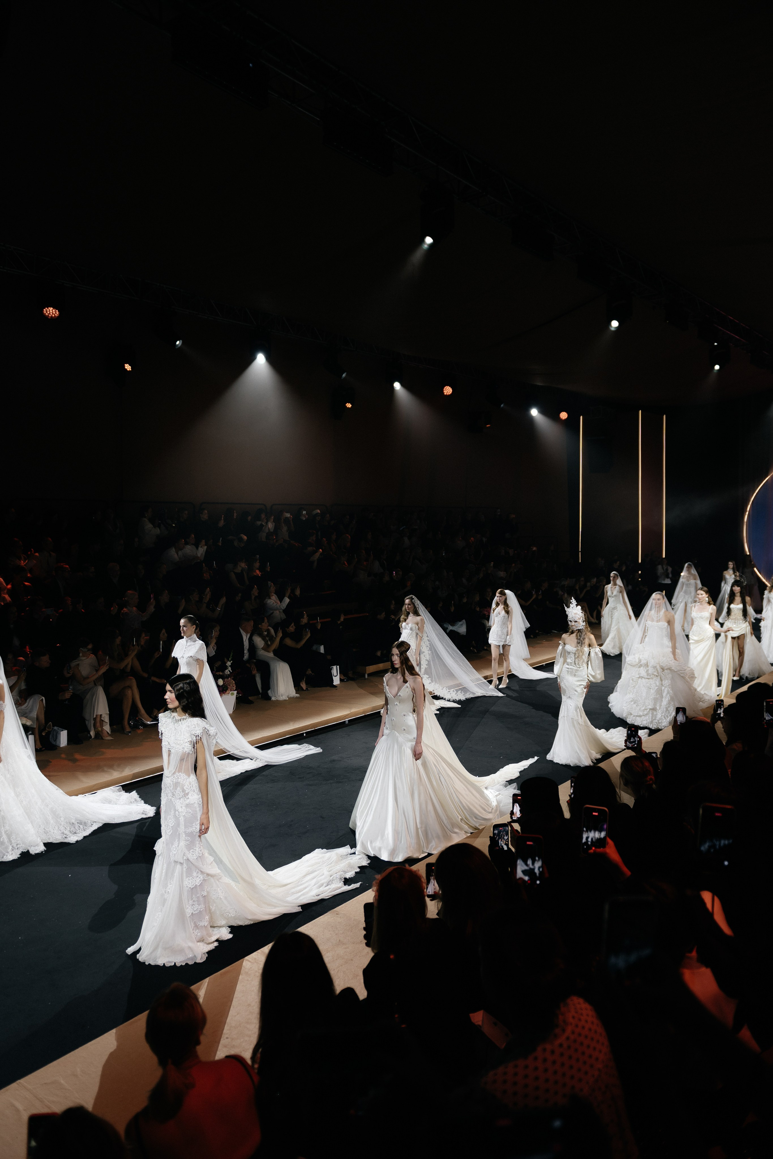 INCOGNITO Rara Avis Group & Kuraje Fashion Show 2027 INCOGNITO. Wedding PHOTOGRAPHER Andrew Vnukov
