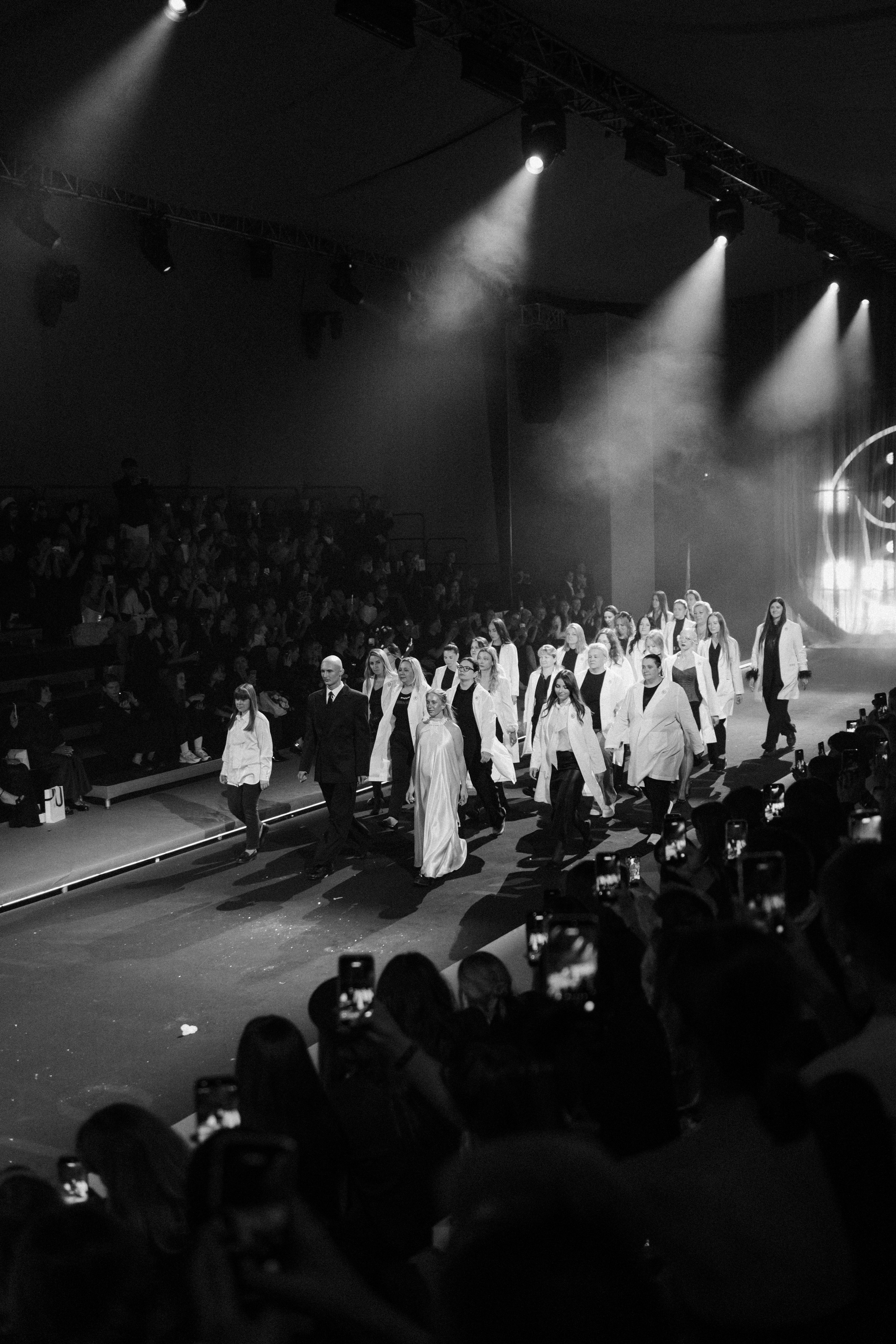 INCOGNITO Rara Avis Group & Kuraje Fashion Show 2027 INCOGNITO. Wedding PHOTOGRAPHER Andrew Vnukov