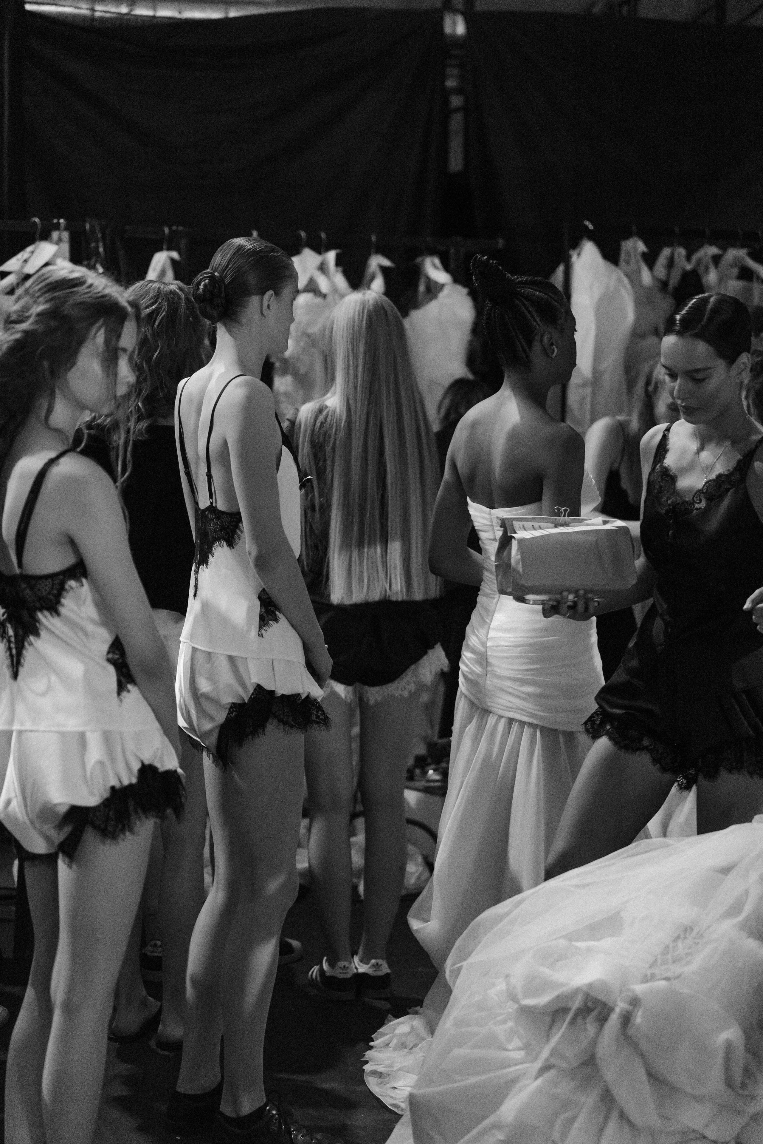 INCOGNITO Rara Avis Group & Kuraje Fashion Show 2027 INCOGNITO. Wedding PHOTOGRAPHER Andrew Vnukov