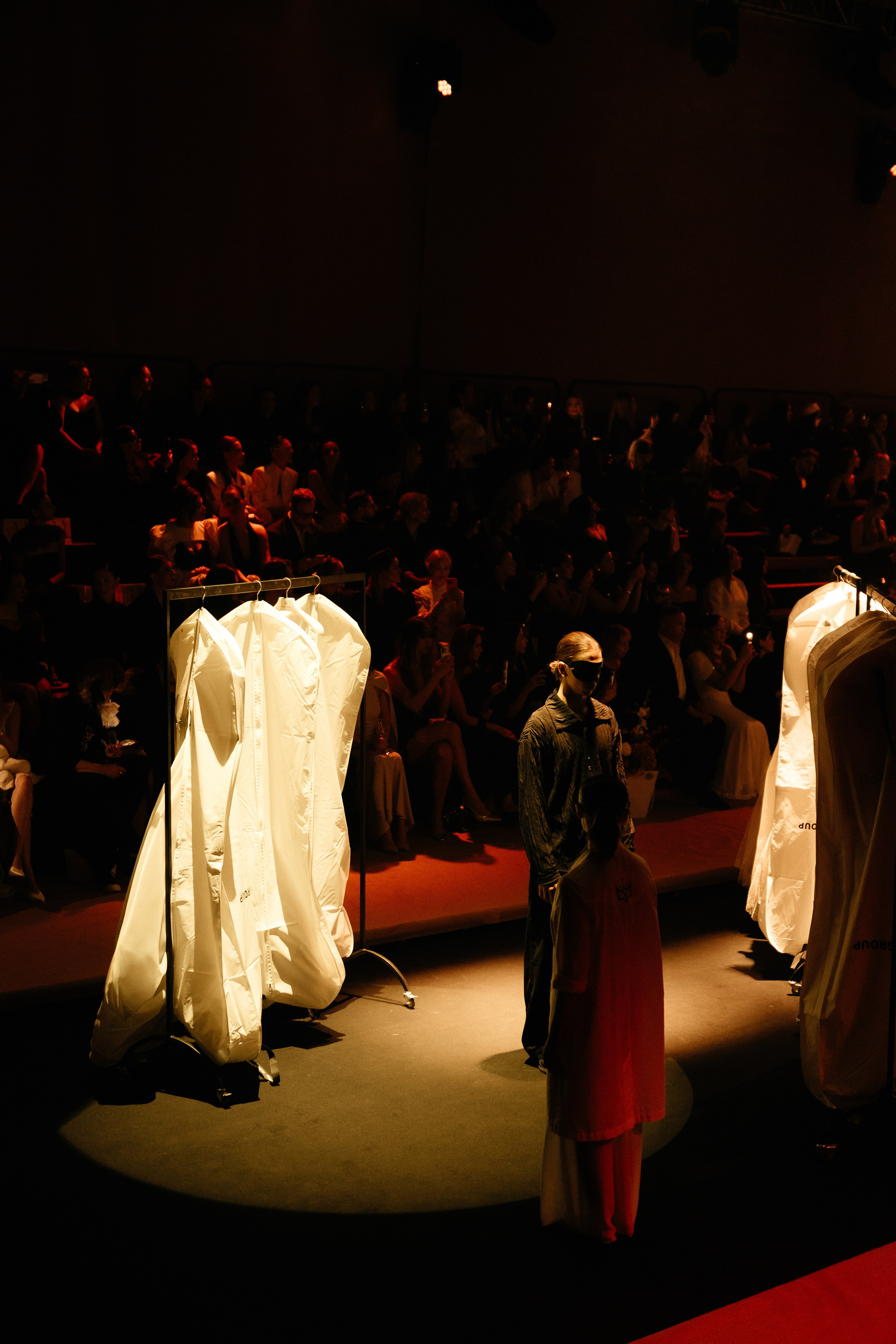 INCOGNITO Rara Avis Group & Kuraje Fashion Show 2027 INCOGNITO. Wedding PHOTOGRAPHER Andrew Vnukov