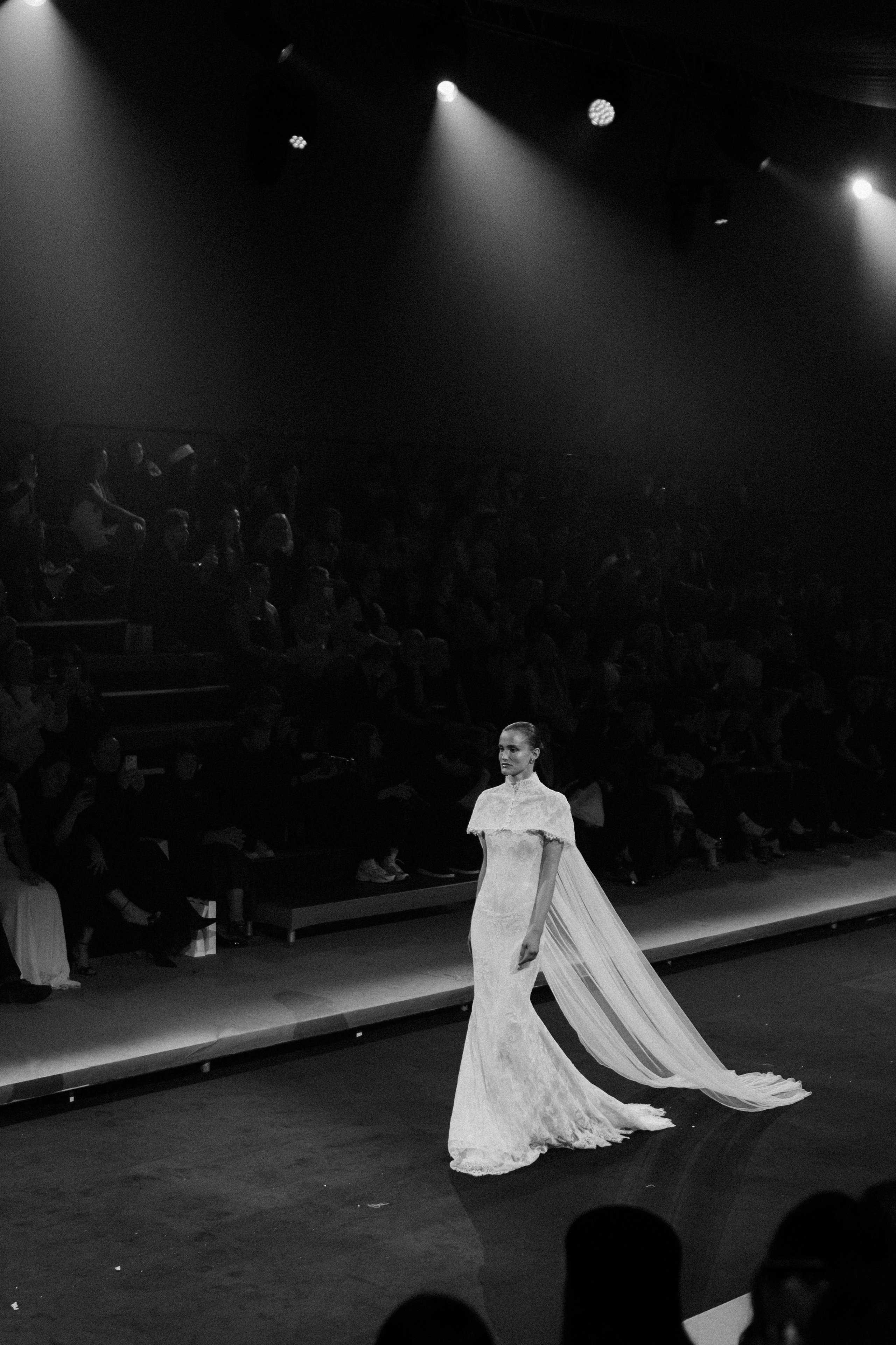 INCOGNITO Rara Avis Group & Kuraje Fashion Show 2027 INCOGNITO. Wedding PHOTOGRAPHER Andrew Vnukov