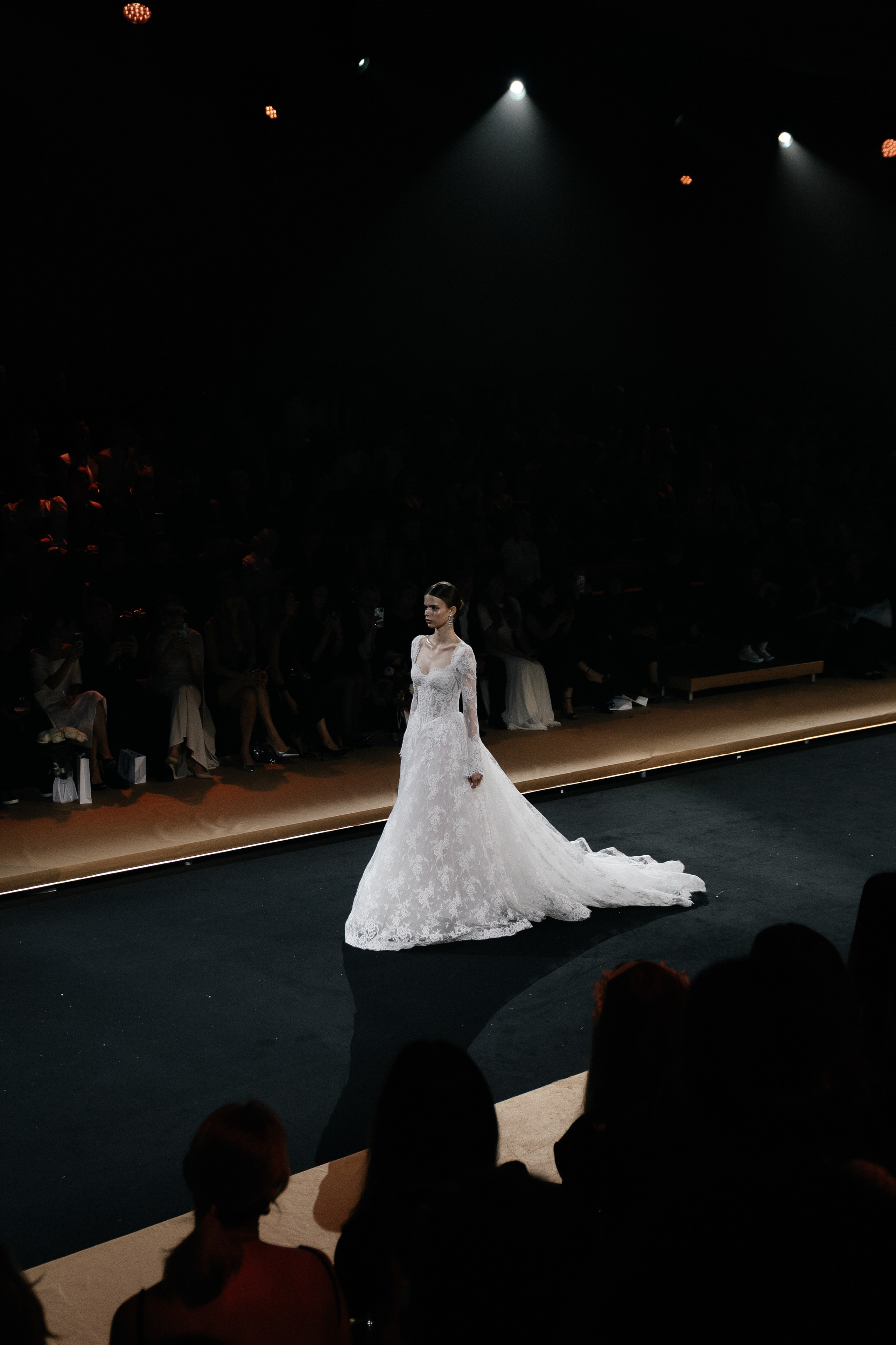 INCOGNITO Rara Avis Group & Kuraje Fashion Show 2027 INCOGNITO. Wedding PHOTOGRAPHER Andrew Vnukov