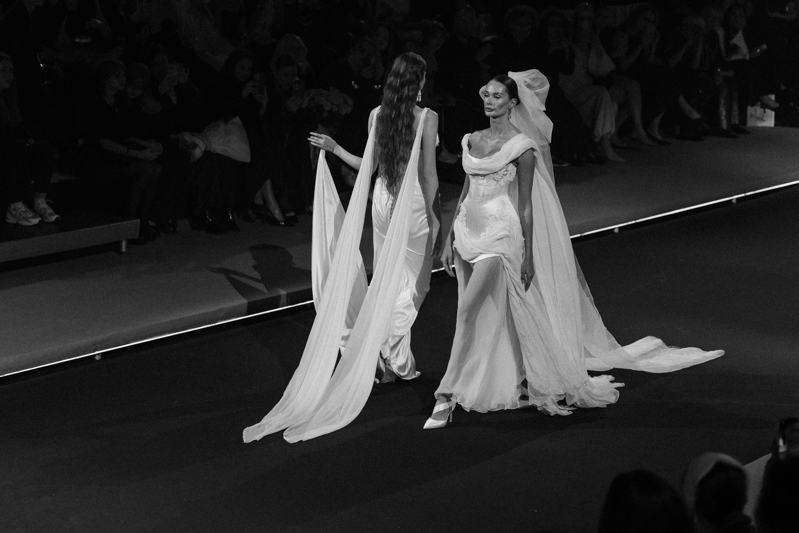 INCOGNITO Rara Avis Group & Kuraje Fashion Show 2027 INCOGNITO. Wedding PHOTOGRAPHER Andrew Vnukov