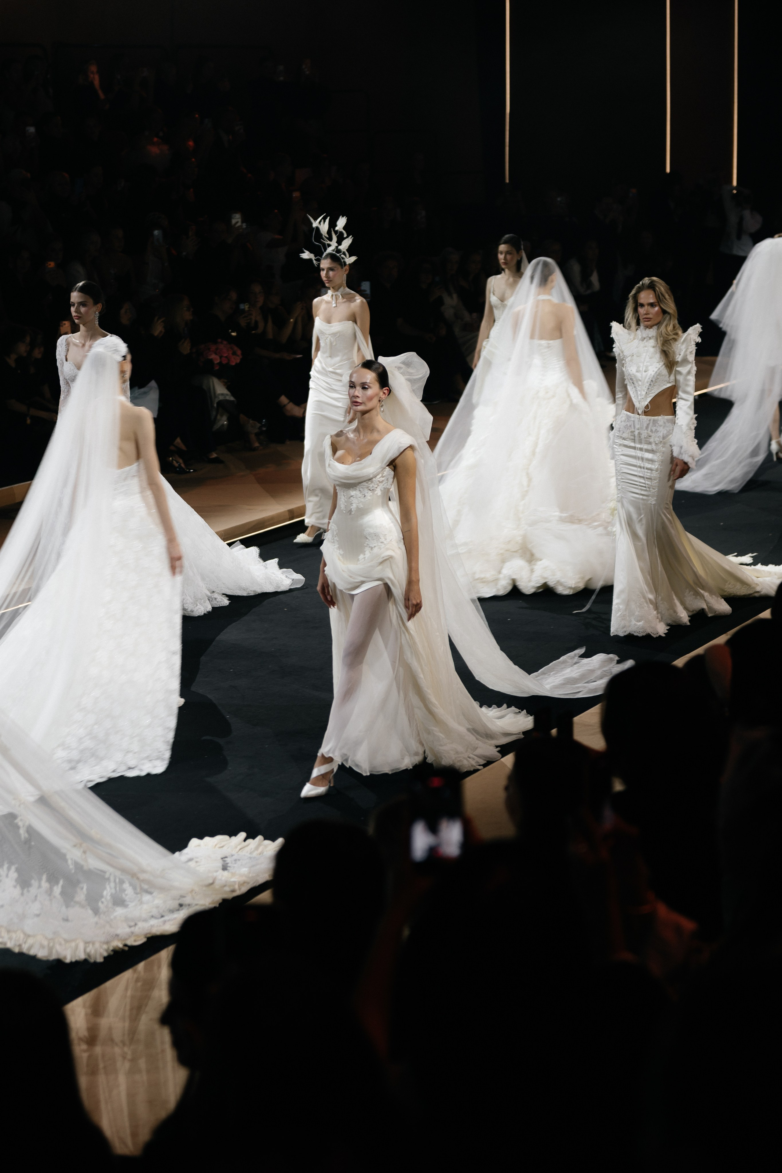 INCOGNITO Rara Avis Group & Kuraje Fashion Show 2027 INCOGNITO. Wedding PHOTOGRAPHER Andrew Vnukov