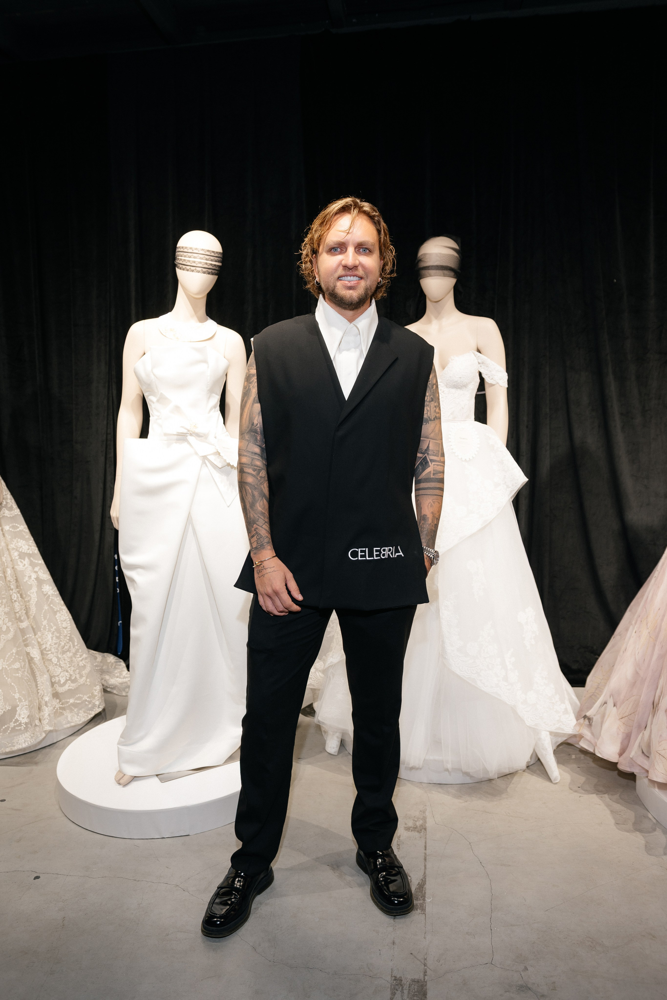 INCOGNITO Rara Avis Group & Kuraje Fashion Show 2027 INCOGNITO. Wedding PHOTOGRAPHER Andrew Vnukov