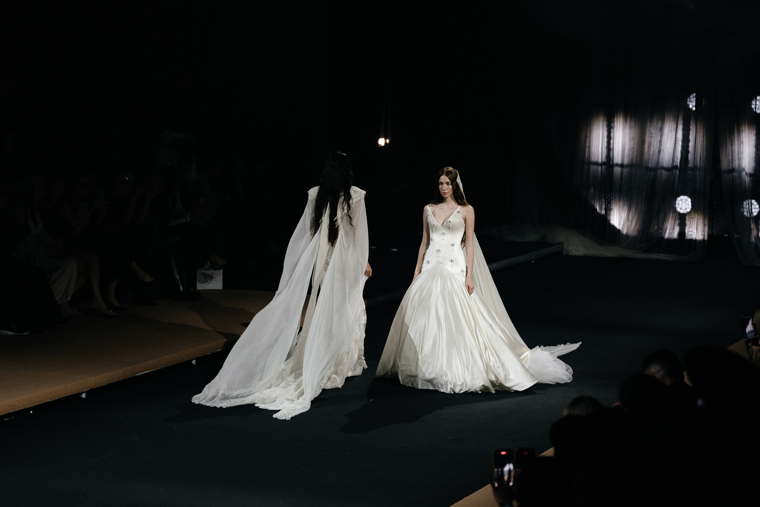 INCOGNITO Rara Avis Group & Kuraje Fashion Show 2027 INCOGNITO. Wedding PHOTOGRAPHER Andrew Vnukov