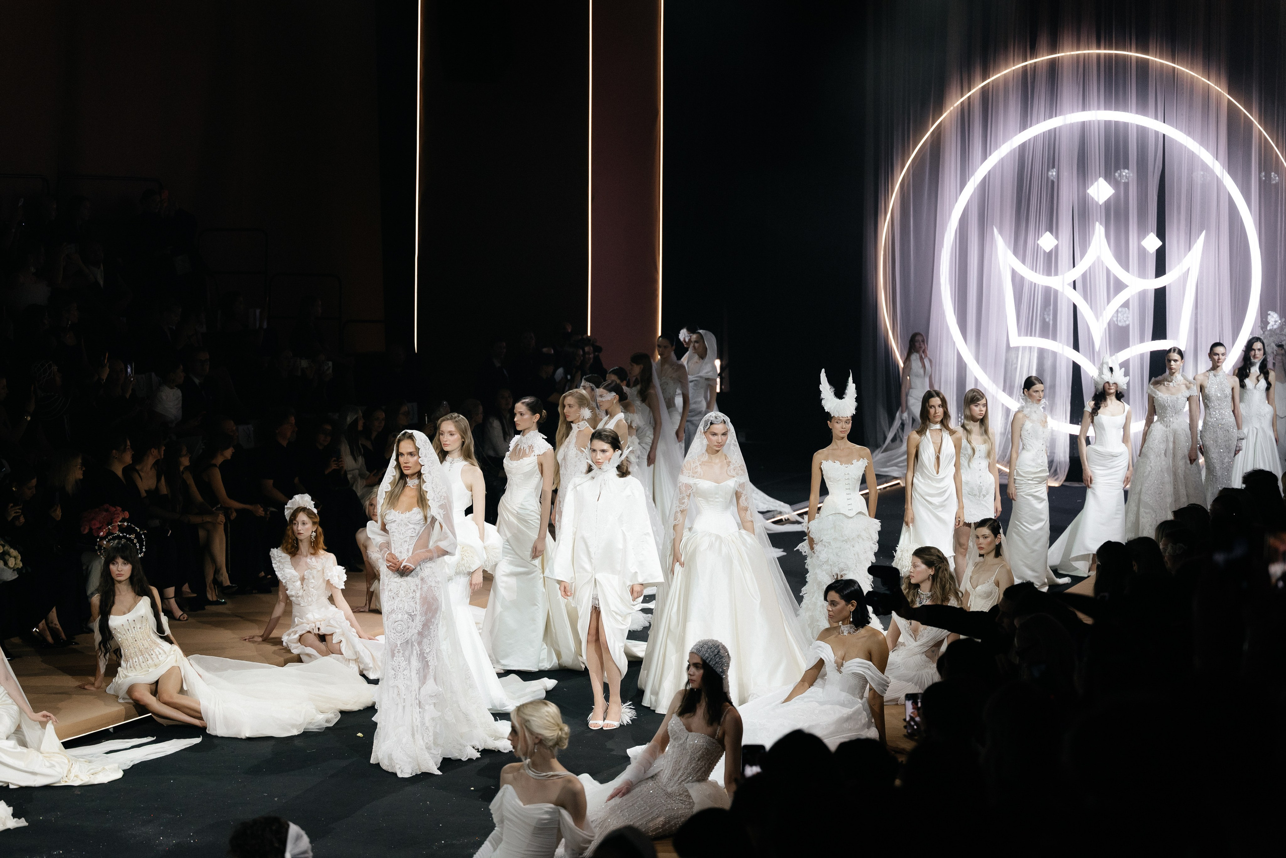INCOGNITO Rara Avis Group & Kuraje Fashion Show 2027 INCOGNITO. Wedding PHOTOGRAPHER Andrew Vnukov