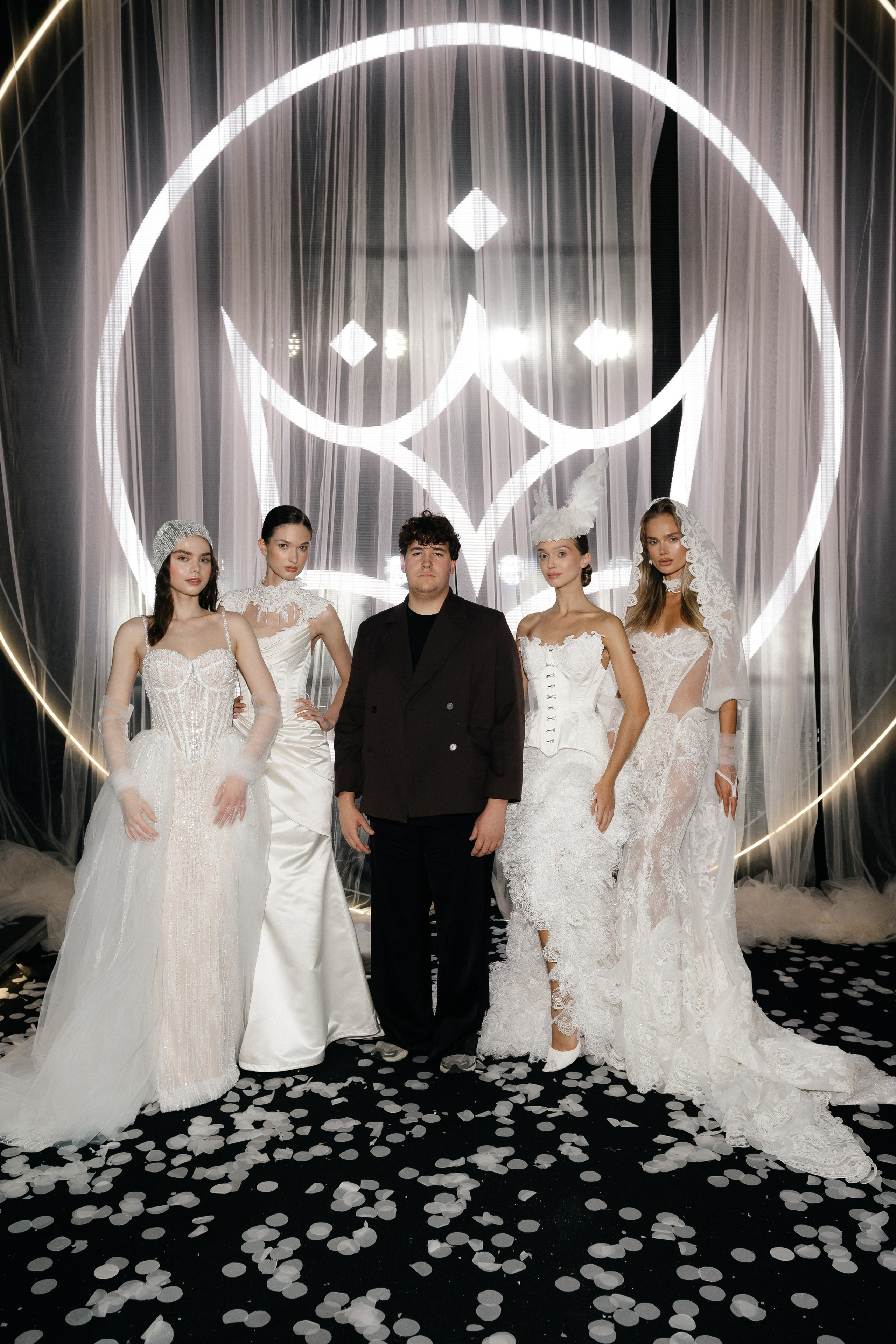 INCOGNITO Rara Avis Group & Kuraje Fashion Show 2027 INCOGNITO. Wedding PHOTOGRAPHER Andrew Vnukov