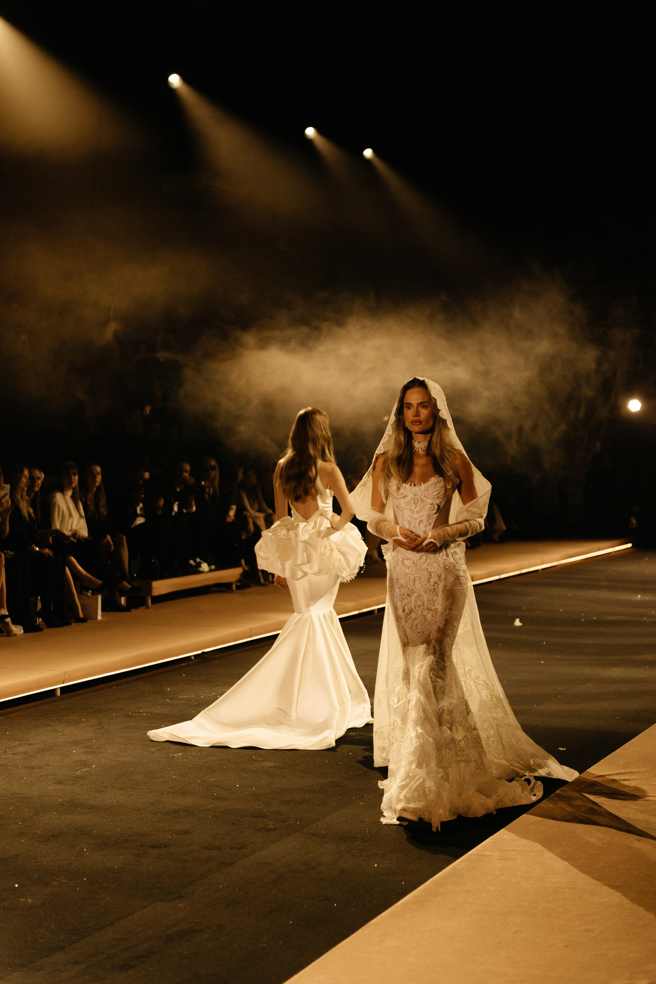 INCOGNITO Rara Avis Group & Kuraje Fashion Show 2027 INCOGNITO. Wedding PHOTOGRAPHER Andrew Vnukov