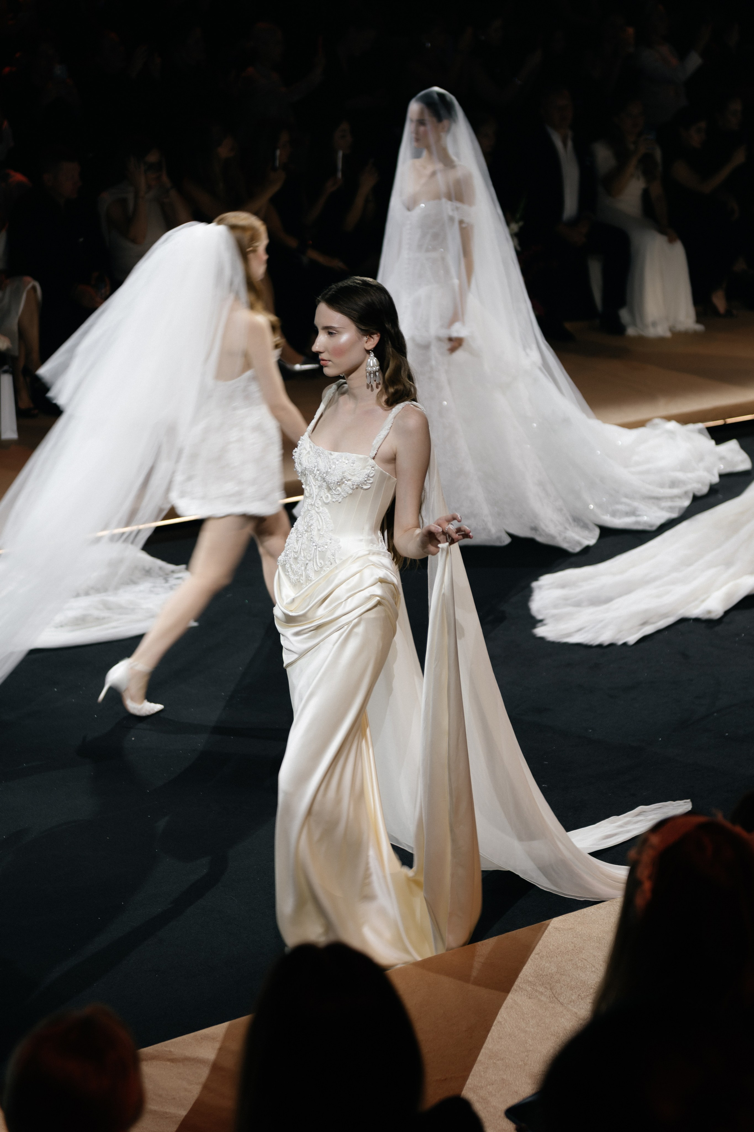 INCOGNITO Rara Avis Group & Kuraje Fashion Show 2027 INCOGNITO. Wedding PHOTOGRAPHER Andrew Vnukov