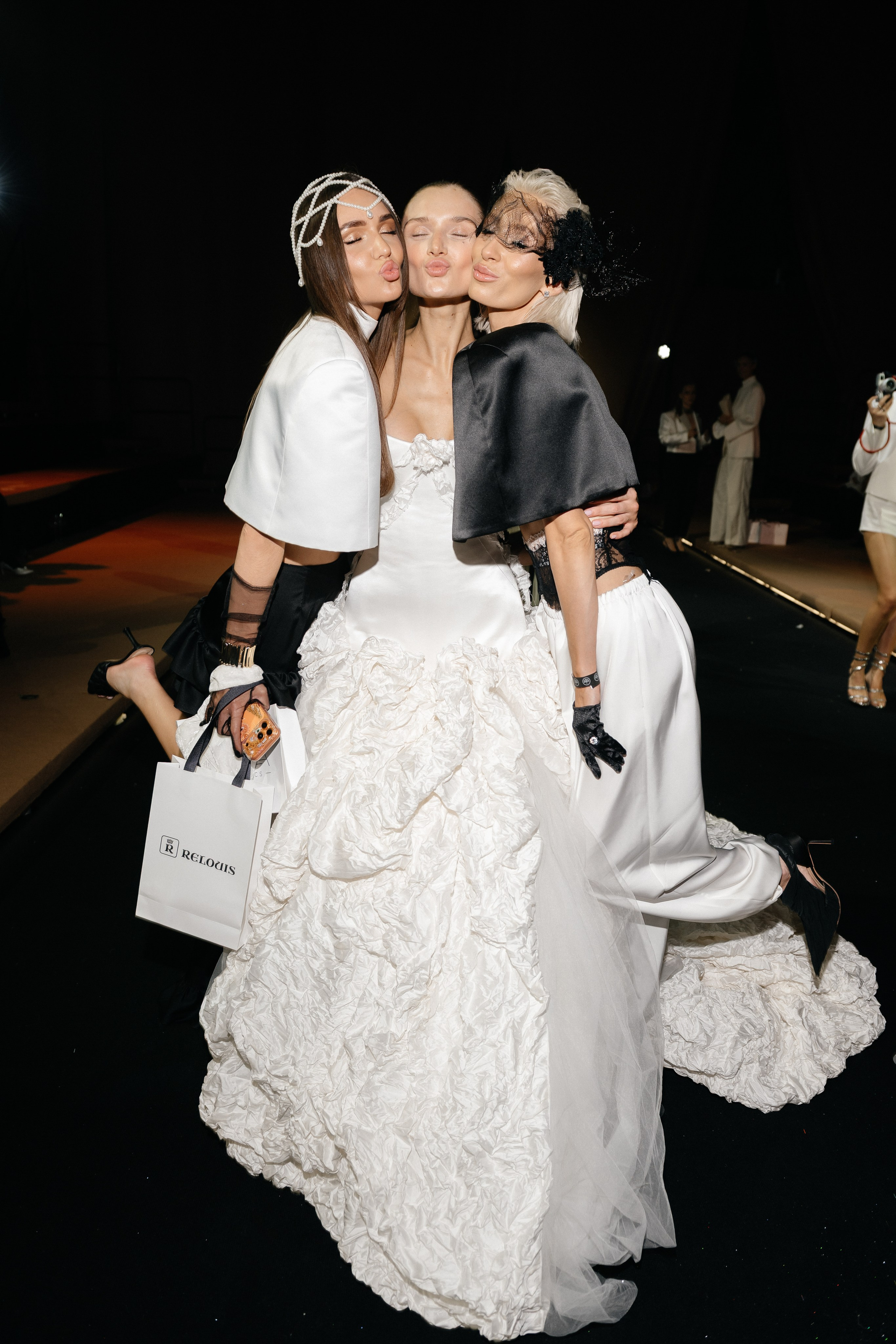 INCOGNITO Rara Avis Group & Kuraje Fashion Show 2027 INCOGNITO. Wedding PHOTOGRAPHER Andrew Vnukov