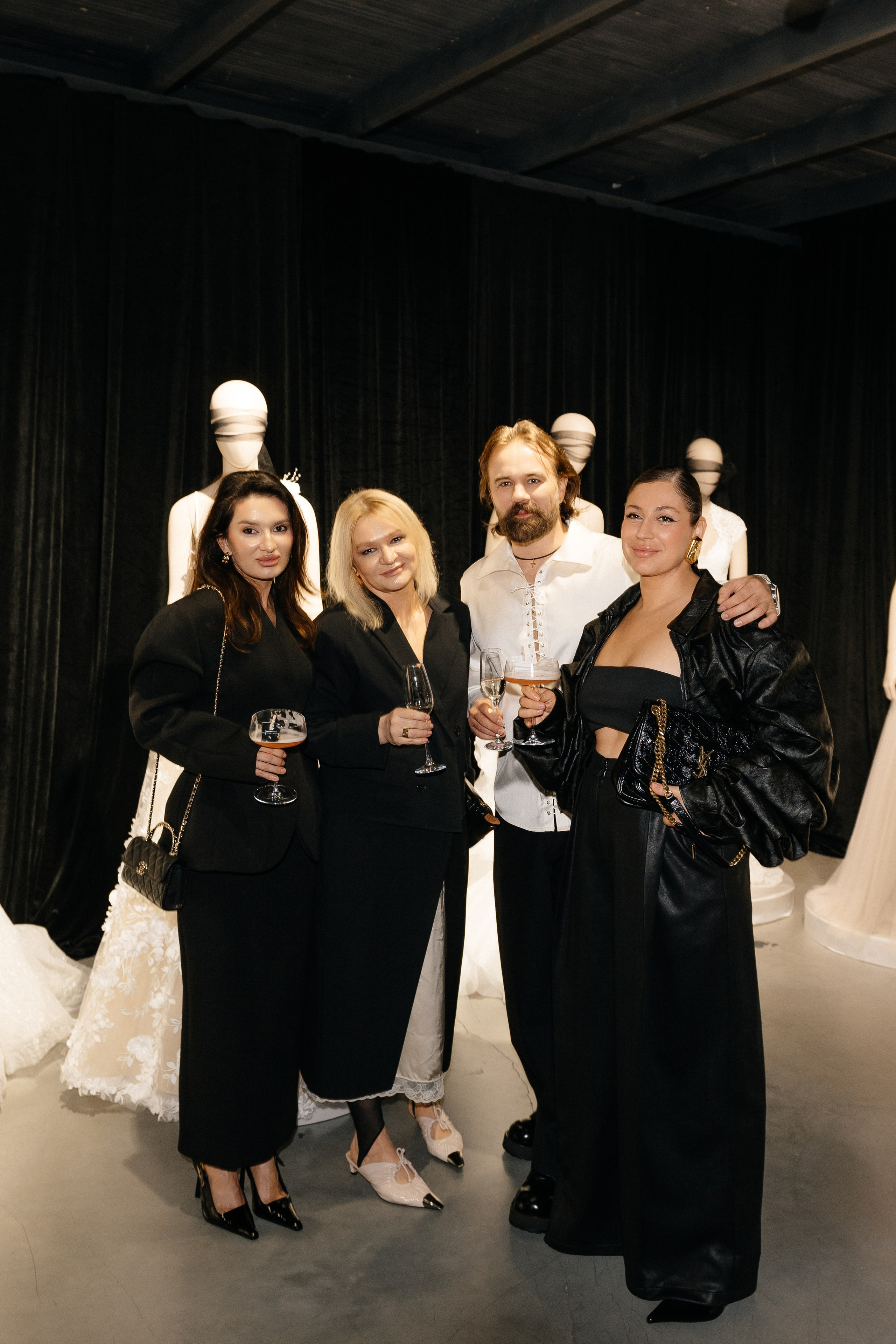 INCOGNITO Rara Avis Group & Kuraje Fashion Show 2027 INCOGNITO. Wedding PHOTOGRAPHER Andrew Vnukov