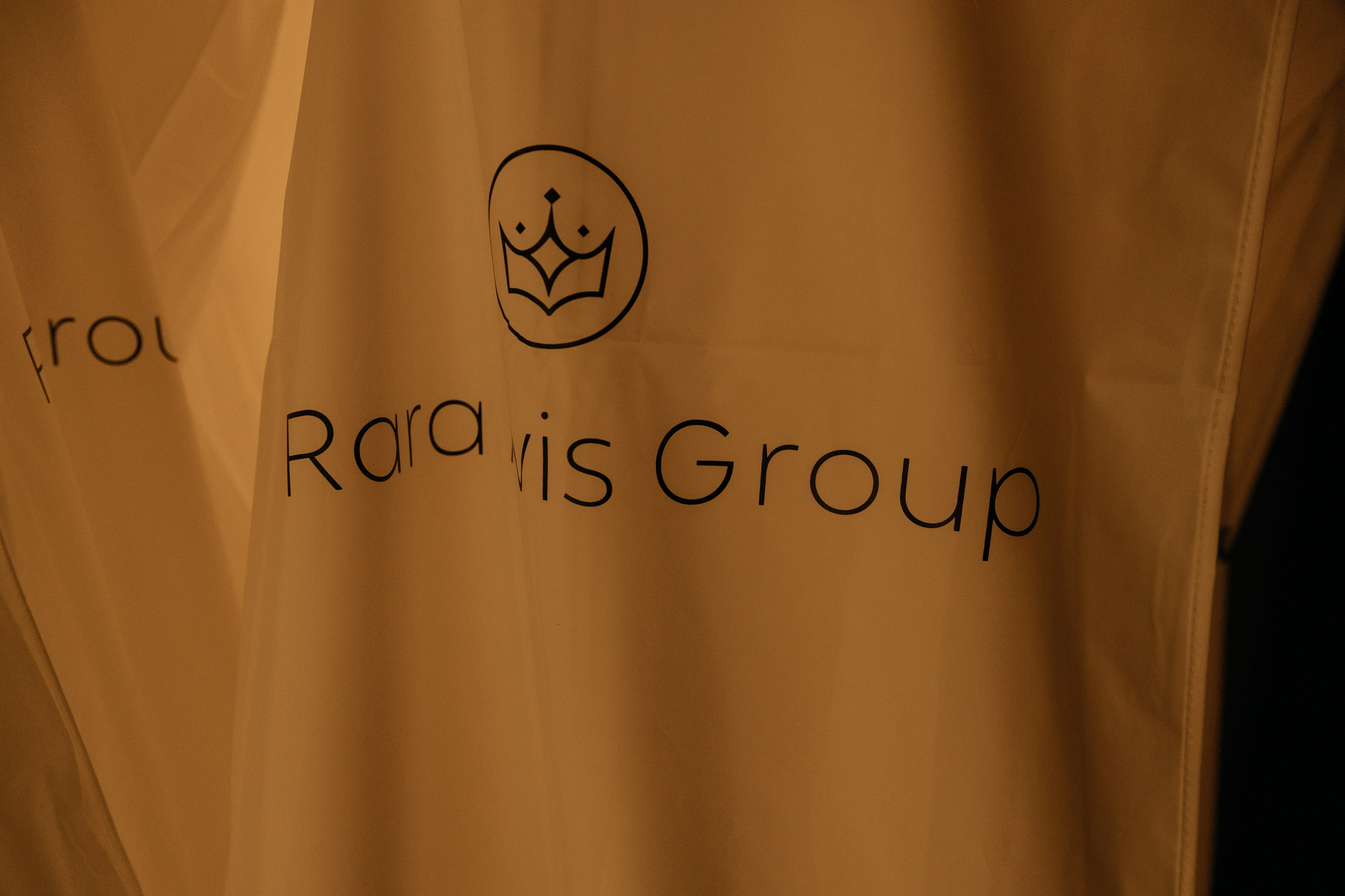 INCOGNITO Rara Avis Group & Kuraje Fashion Show 2027 INCOGNITO. Wedding PHOTOGRAPHER Andrew Vnukov