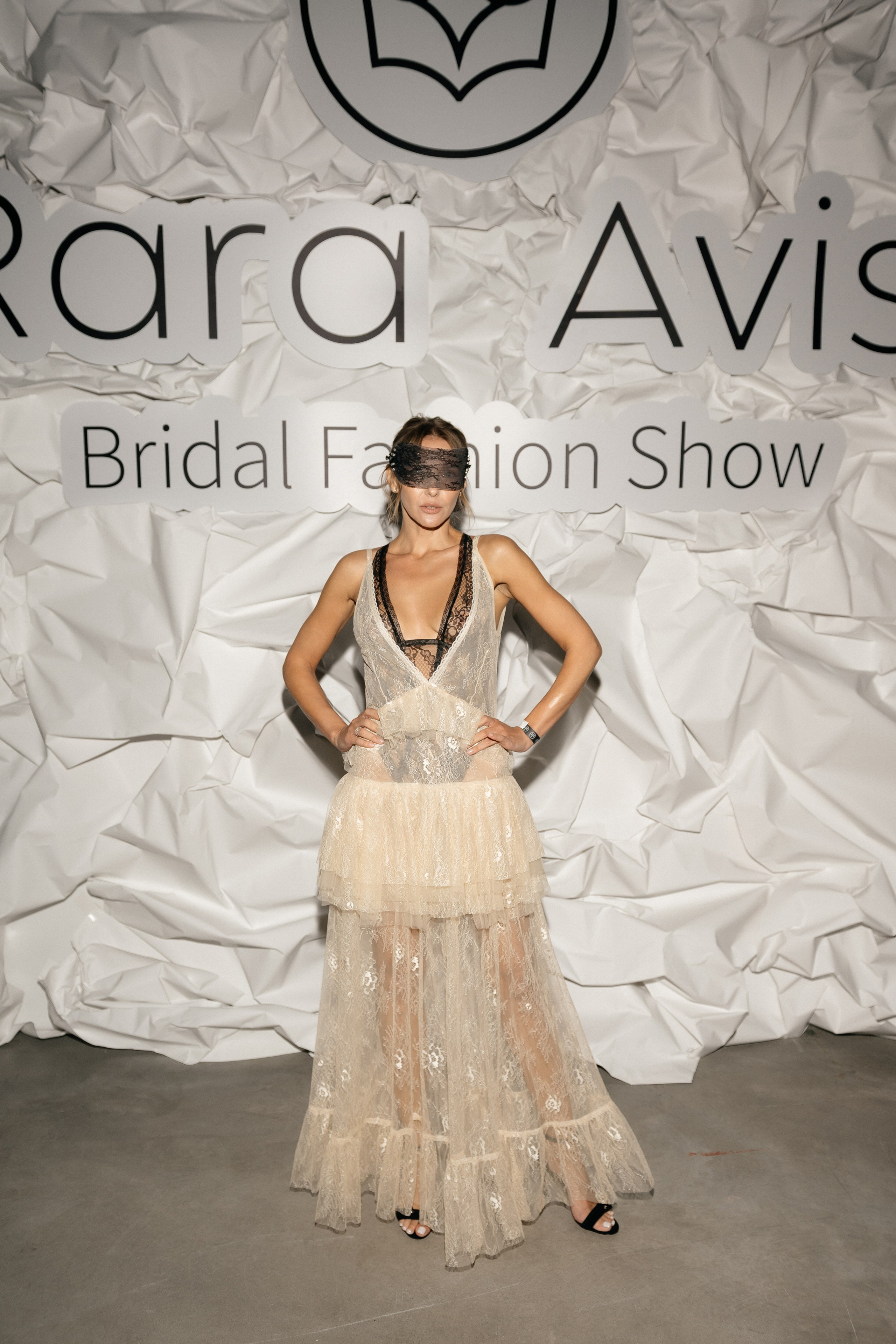 INCOGNITO Rara Avis Group & Kuraje Fashion Show 2027 INCOGNITO. Wedding PHOTOGRAPHER Andrew Vnukov