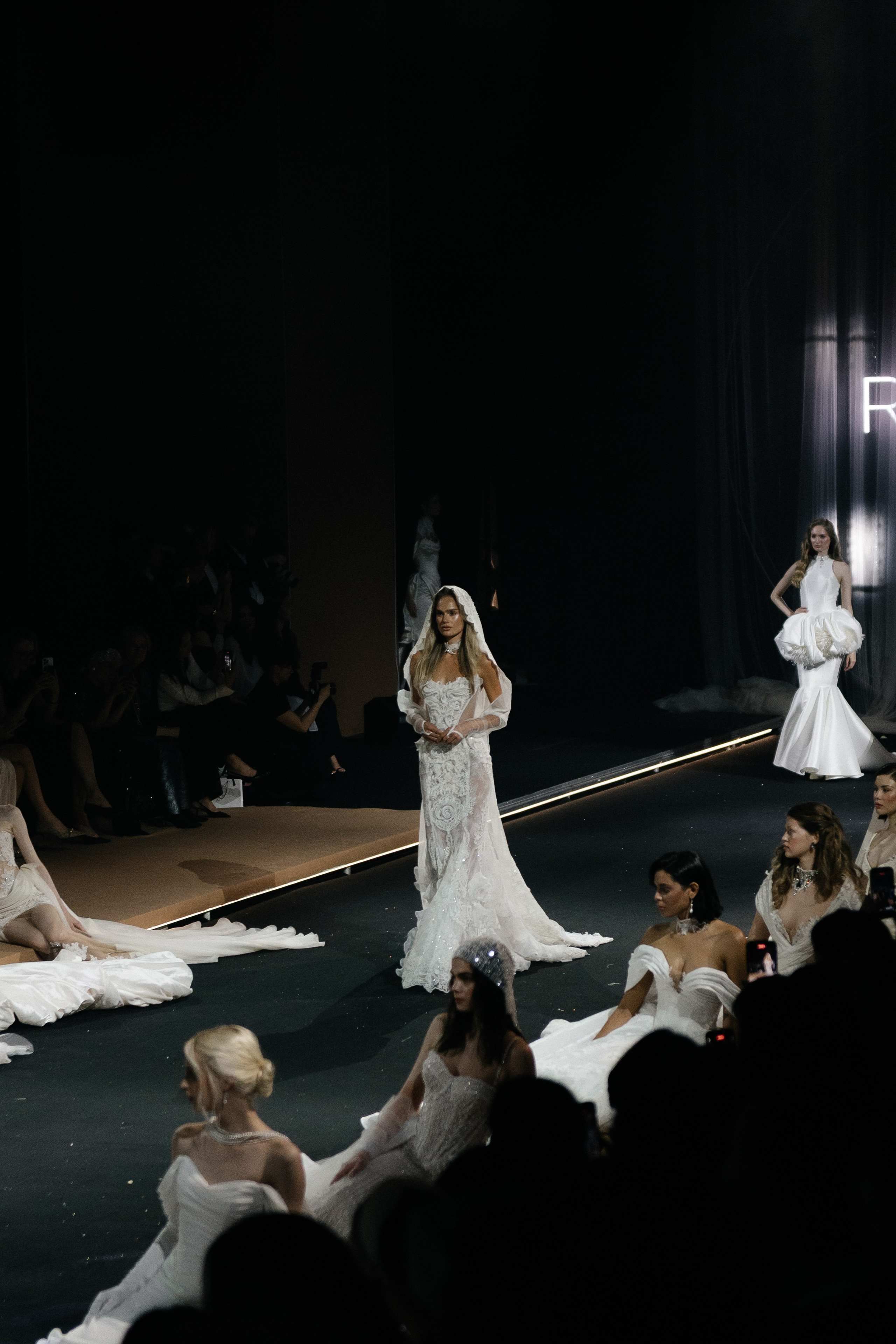INCOGNITO Rara Avis Group & Kuraje Fashion Show 2027 INCOGNITO. Wedding PHOTOGRAPHER Andrew Vnukov